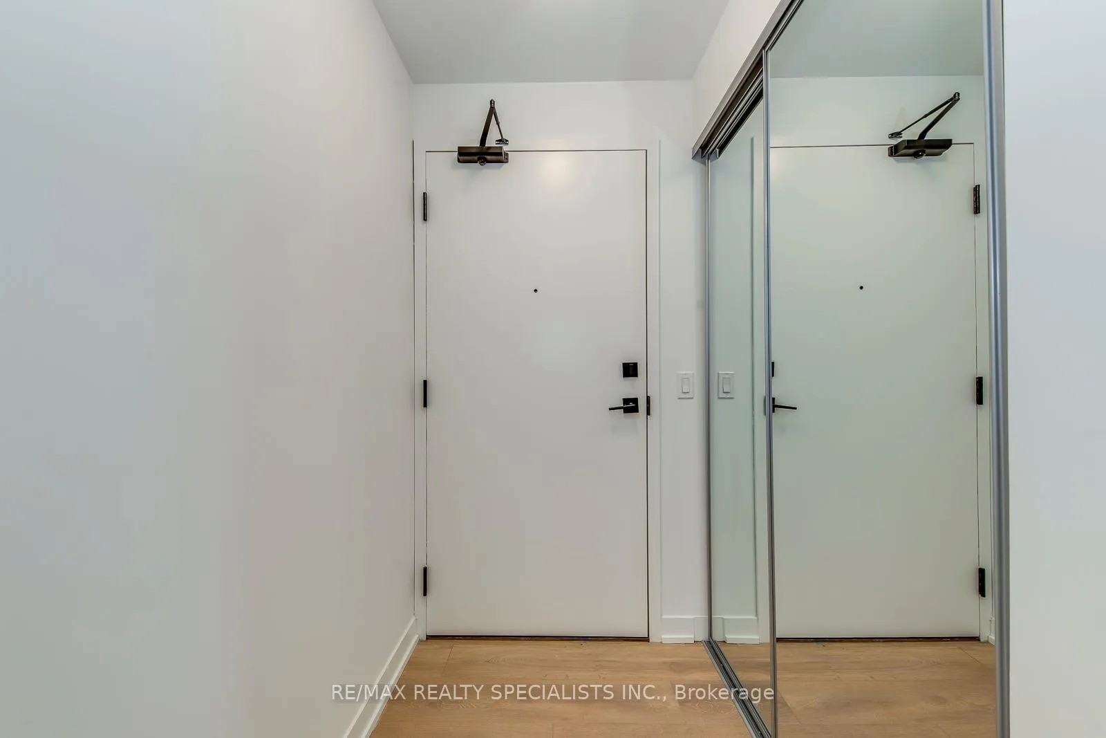 Photo 6 of Unit 921, 10 Abeja Street, Vaughan, Concord — HOMEH