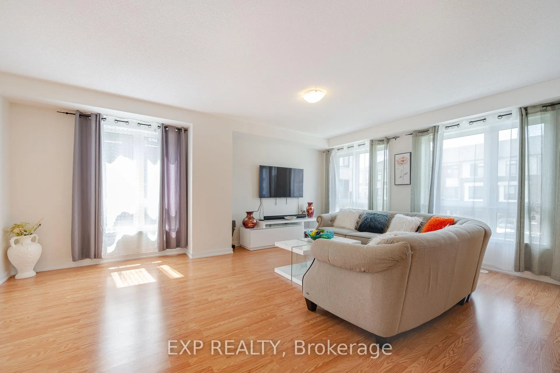 Photo 4 of 1445 Bradenton Path, Oshawa, Eastdale — HOMEH