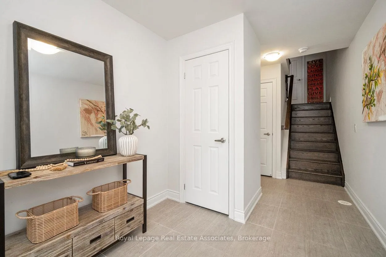 Photo 3 of 3076 Cascade Common, Oakville, Joshua Meadows — HOMEH