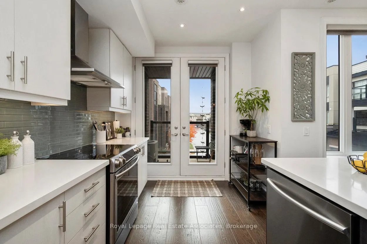 Photo 10 of 3076 Cascade Common, Oakville, Joshua Meadows — HOMEH