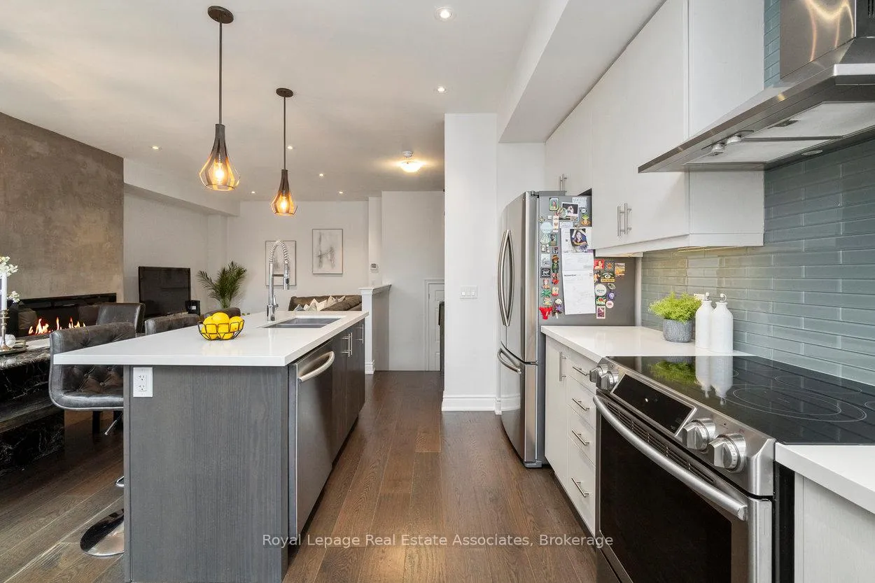 Photo 12 of 3076 Cascade Common, Oakville, Joshua Meadows — HOMEH