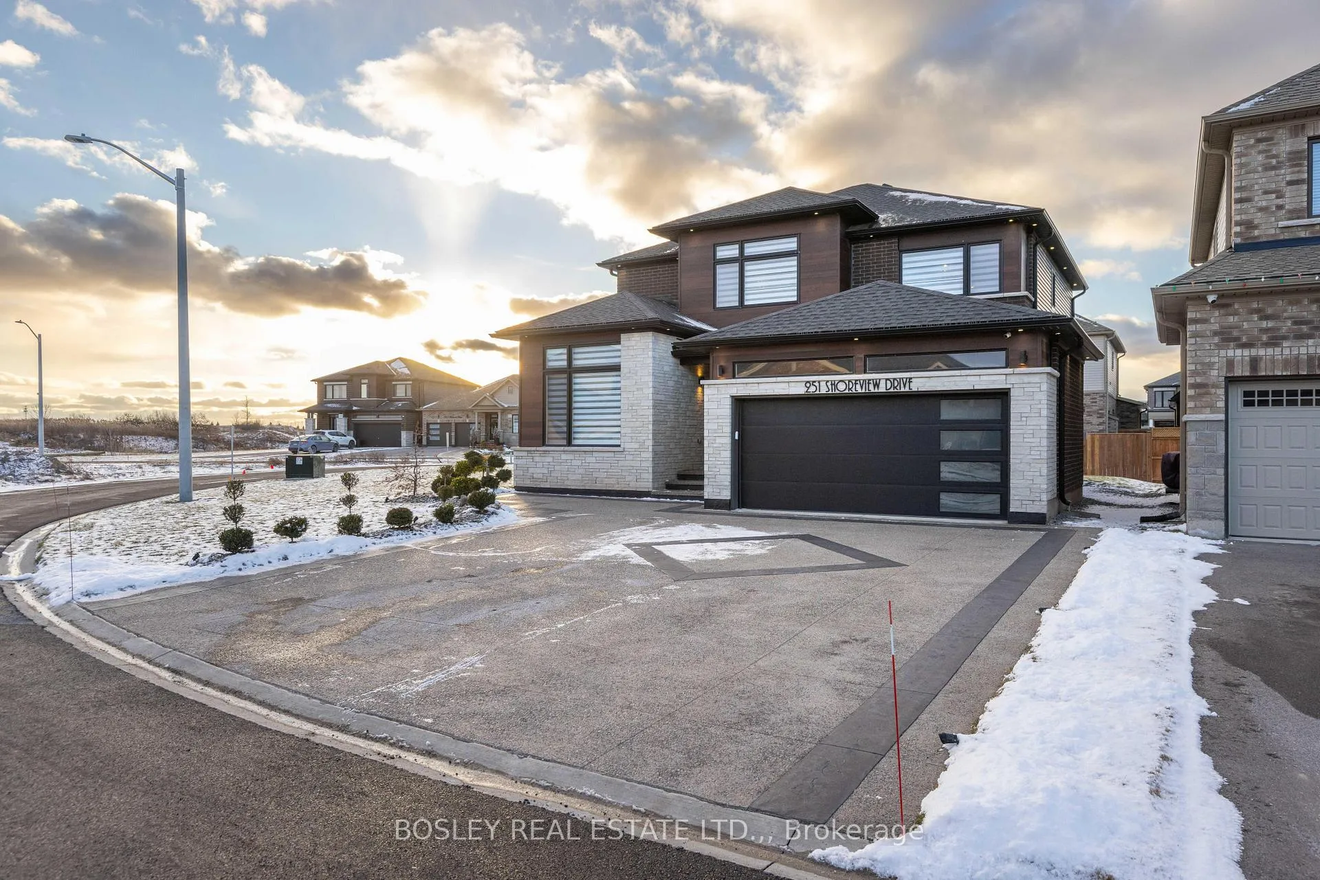 Photo 46 of 251 Shoreview Drive, Welland, Hwy 406/Welland — HOMEH