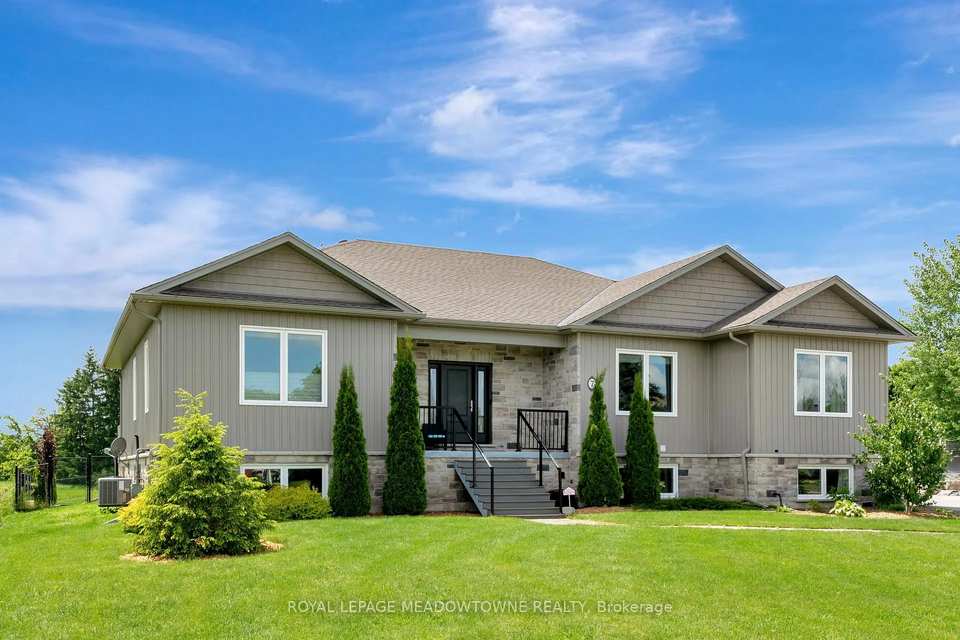 Photo 1 of 7 Gavin Drive, Hamilton, Freelton — HOMEH