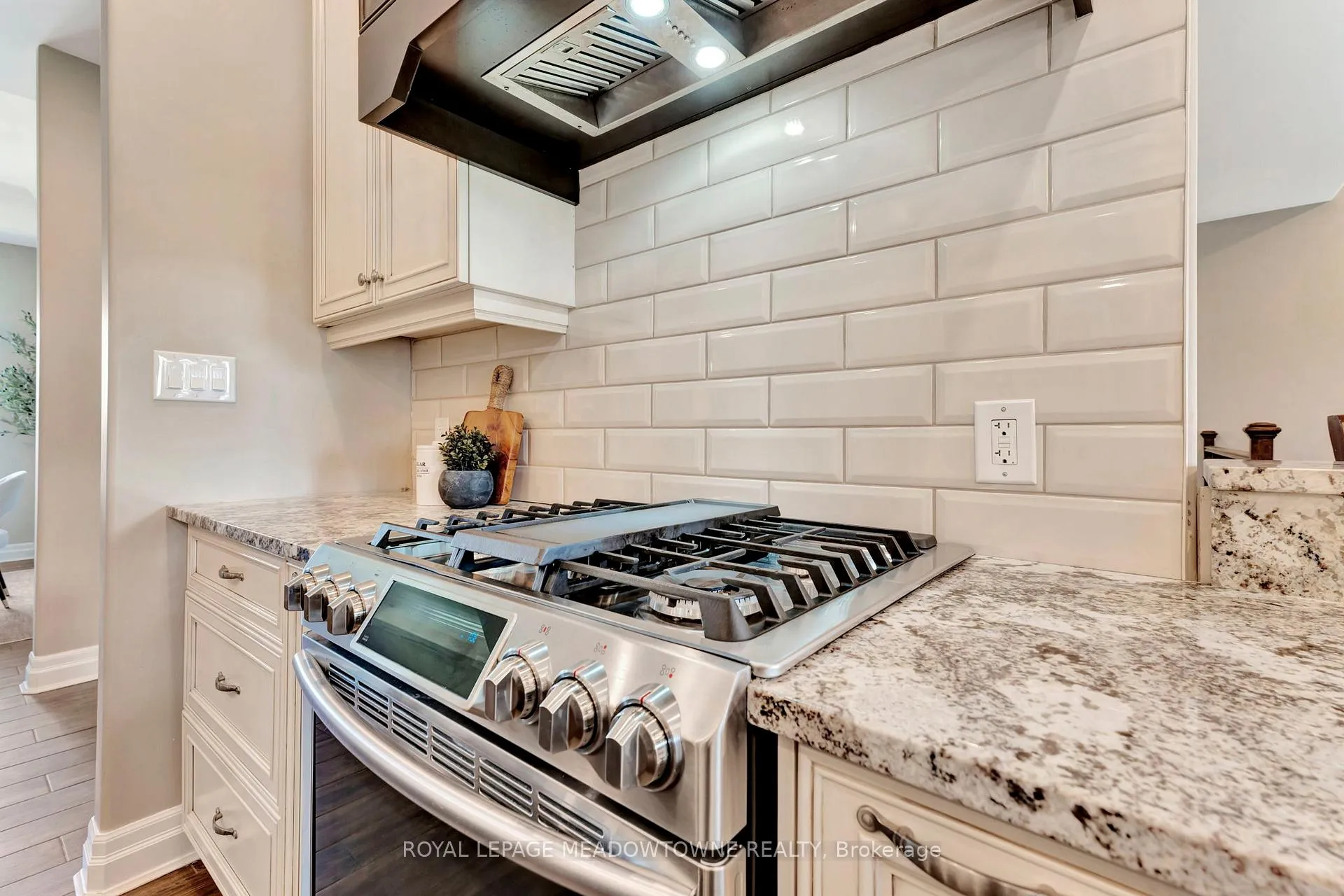 Photo 11 of 7 Gavin Drive, Hamilton, Freelton — HOMEH