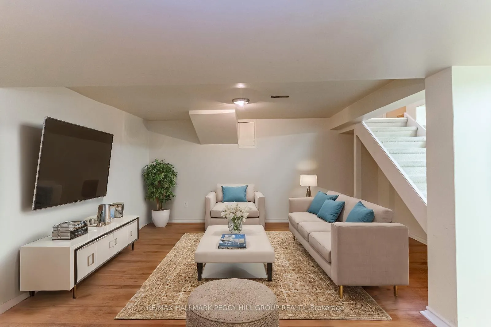 Photo 12 of 9 Orchard Drive, Barrie, Codrington — HOMEH