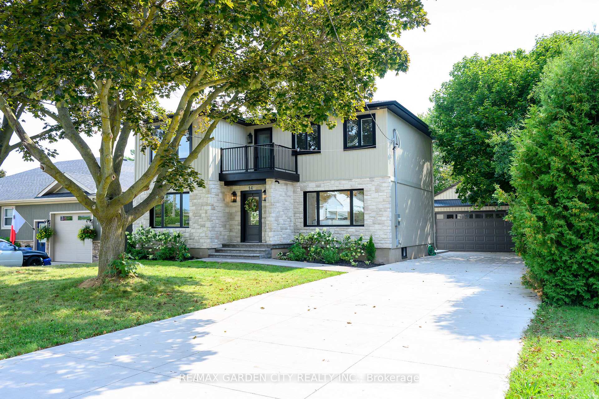 Photo 1 of 14 Marr Avenue, Grimsby, Grimsby Beach — HOMEH