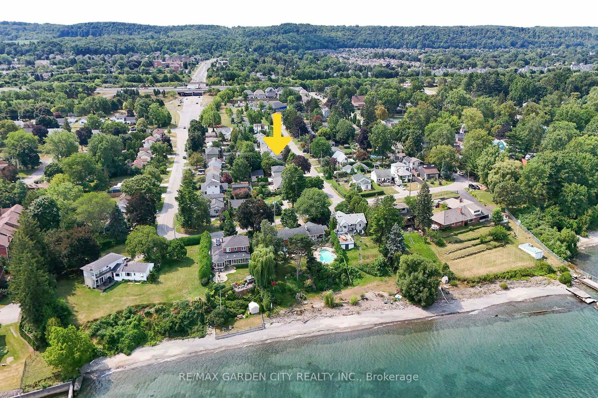 Photo 2 of 14 Marr Avenue, Grimsby, Grimsby Beach — HOMEH