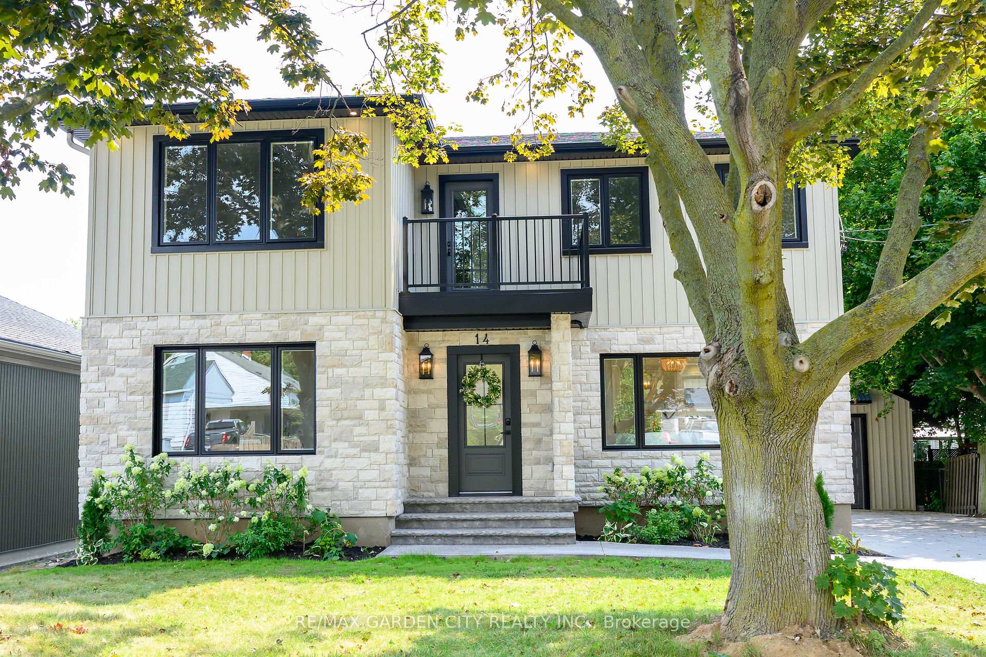 Photo 3 of 14 Marr Avenue, Grimsby, Grimsby Beach — HOMEH