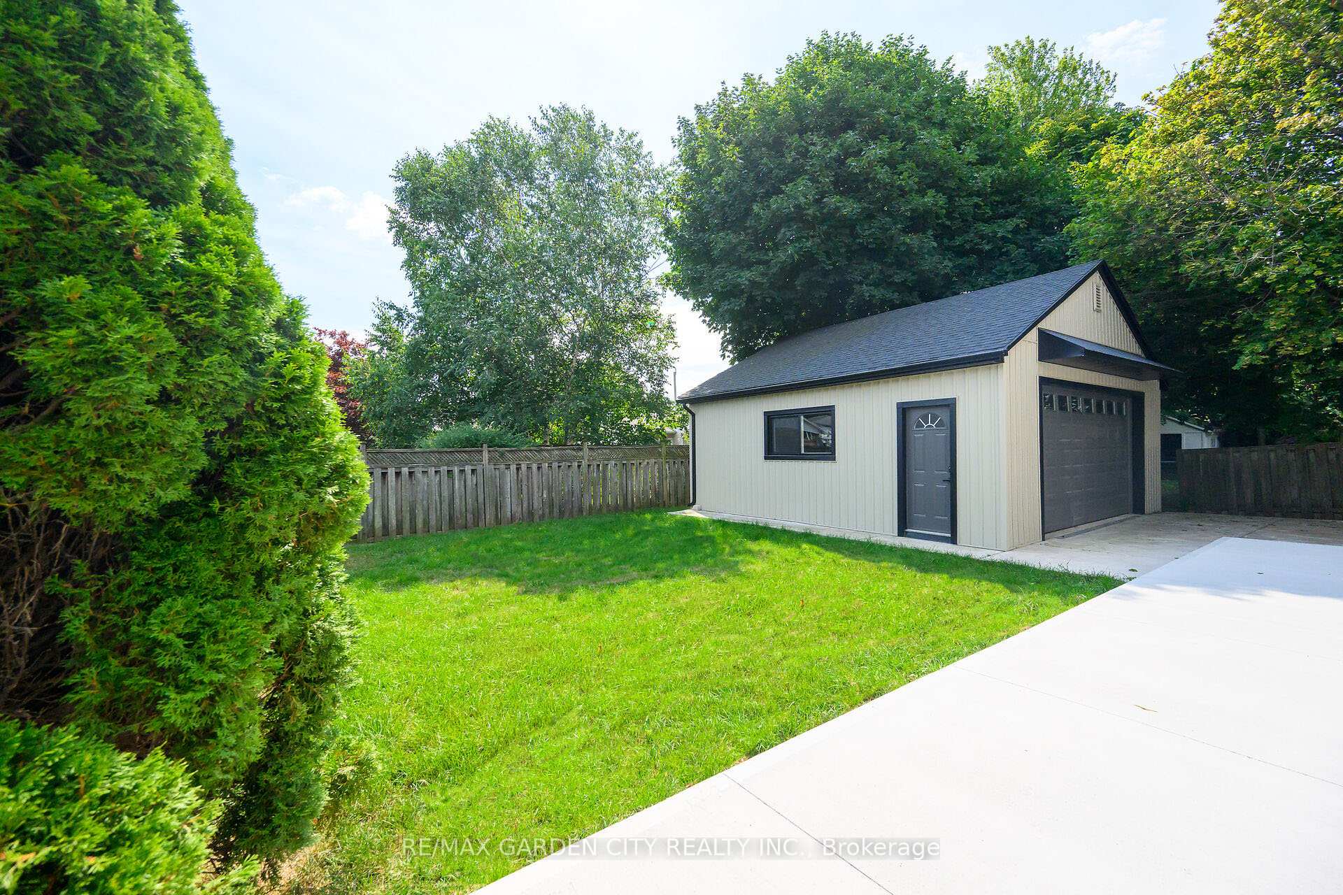 Photo 43 of 14 Marr Avenue, Grimsby, Grimsby Beach — HOMEH