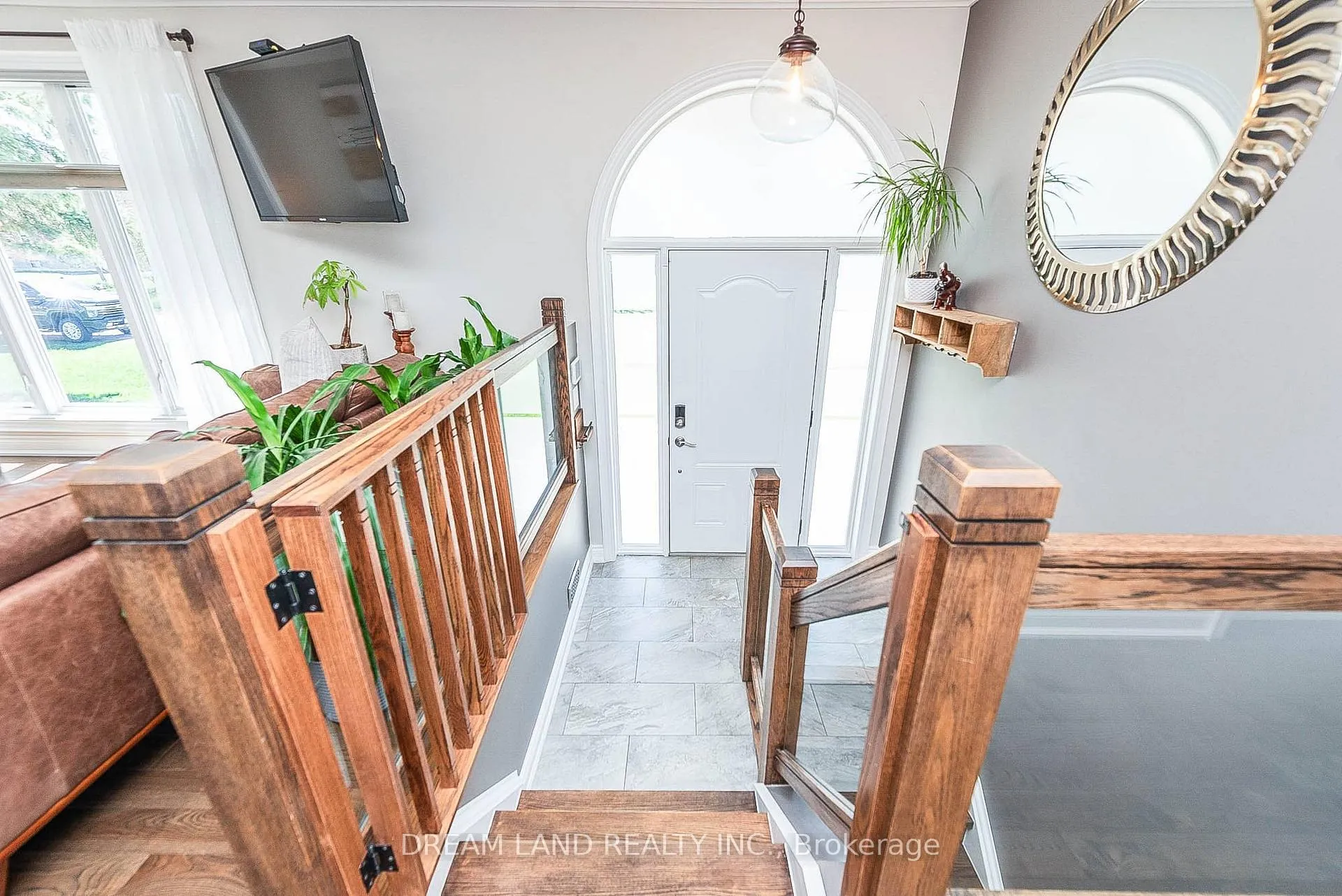 Photo 5 of 269 Nelson Crescent, Innisfil, Stroud — HOMEH