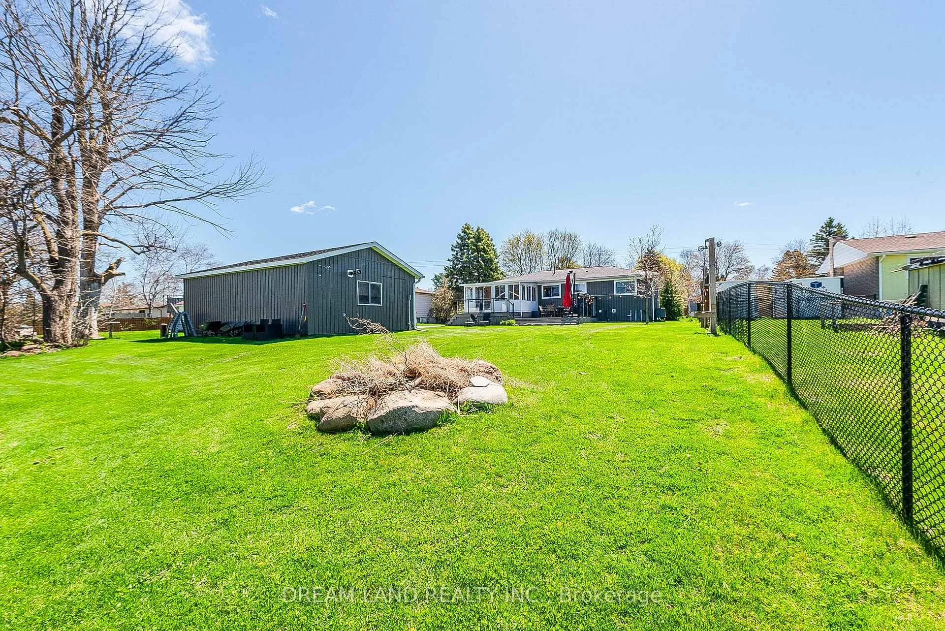 Photo 39 of 269 Nelson Crescent, Innisfil, Stroud — HOMEH