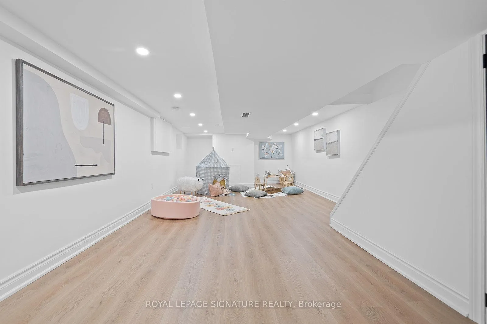 Photo 30 of 21 Glengarry Avenue, Toronto, Lawrence Park North — HOMEH