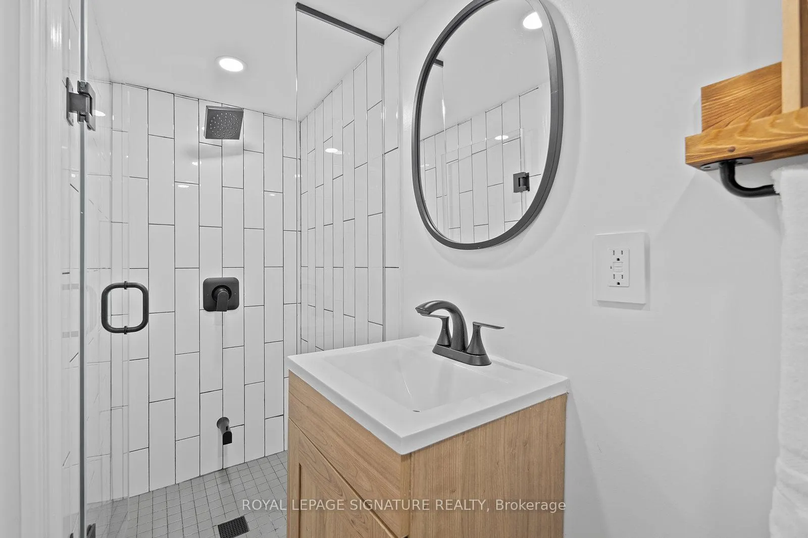 Photo 33 of 21 Glengarry Avenue, Toronto, Lawrence Park North — HOMEH