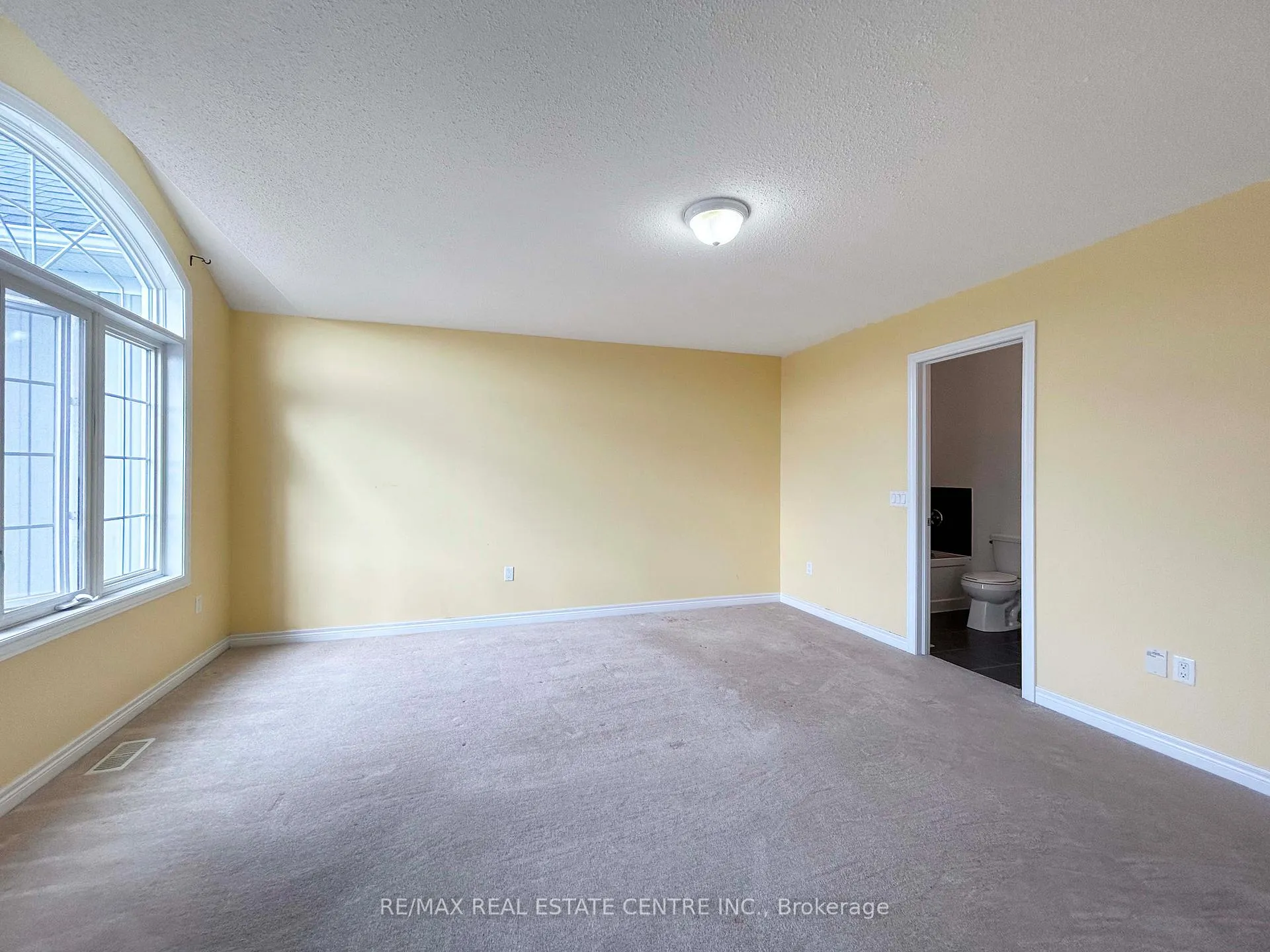 Photo 15 of 840 Cook Crescent, Shelburne — HOMEH