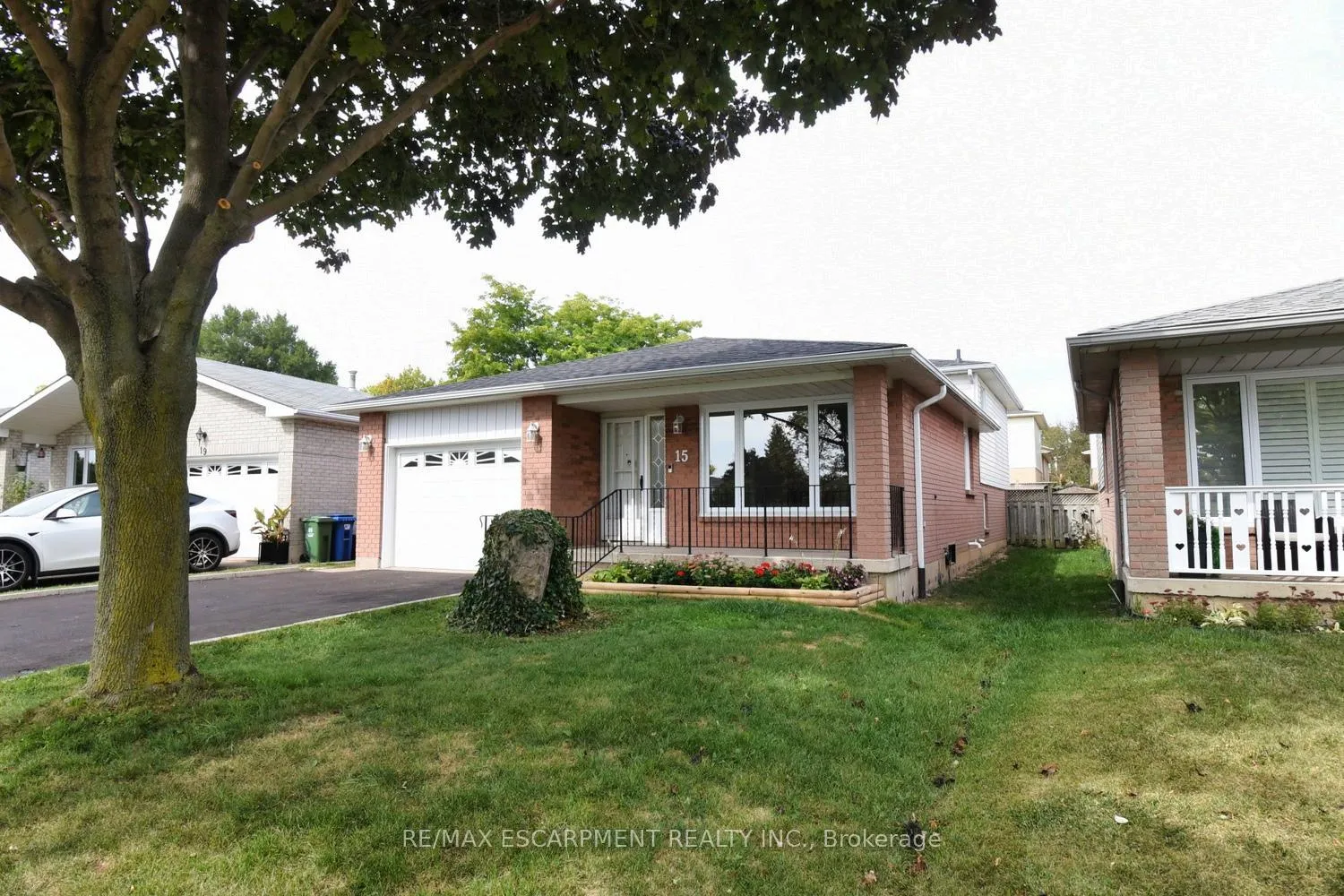 Photo 3 of 15 Broughton Avenue, Hamilton, Broughton — HOMEH