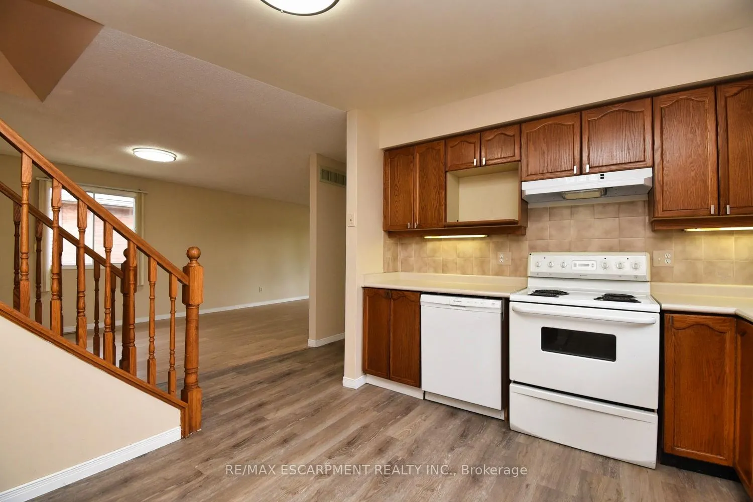 Photo 14 of 15 Broughton Avenue, Hamilton, Broughton — HOMEH