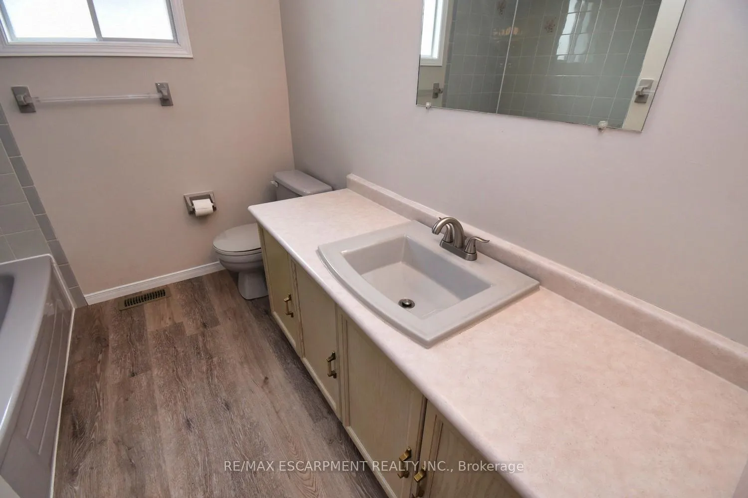 Photo 27 of 15 Broughton Avenue, Hamilton, Broughton — HOMEH