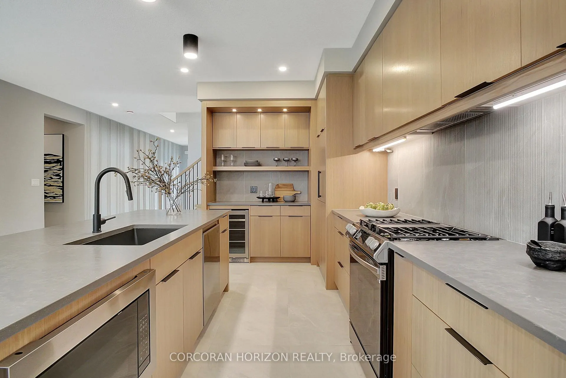 Photo 11 of 87 Dunnigan Drive, Kitchener — HOMEH
