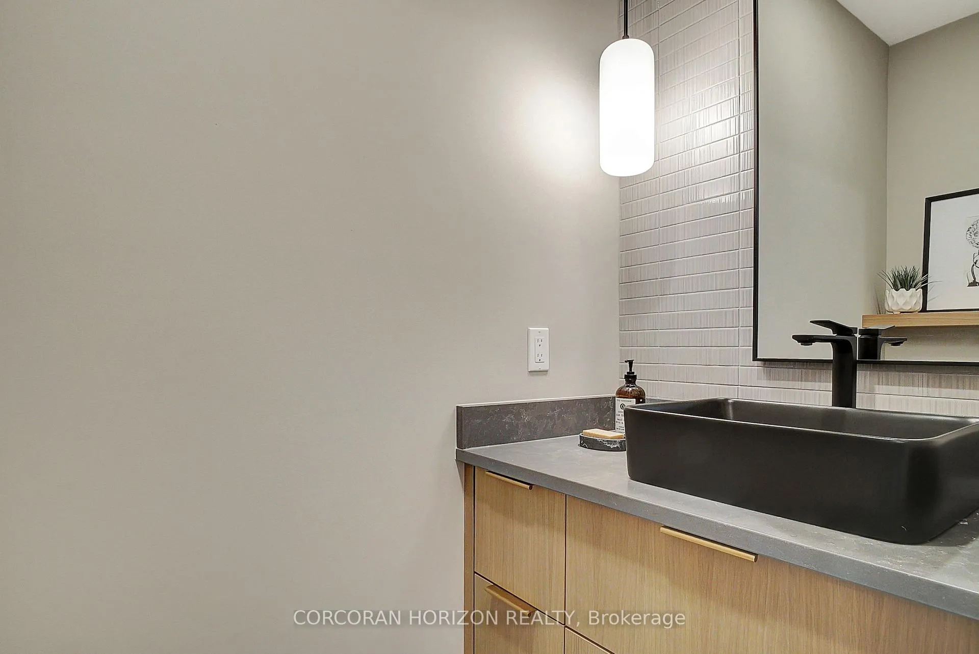 Photo 15 of 87 Dunnigan Drive, Kitchener — HOMEH