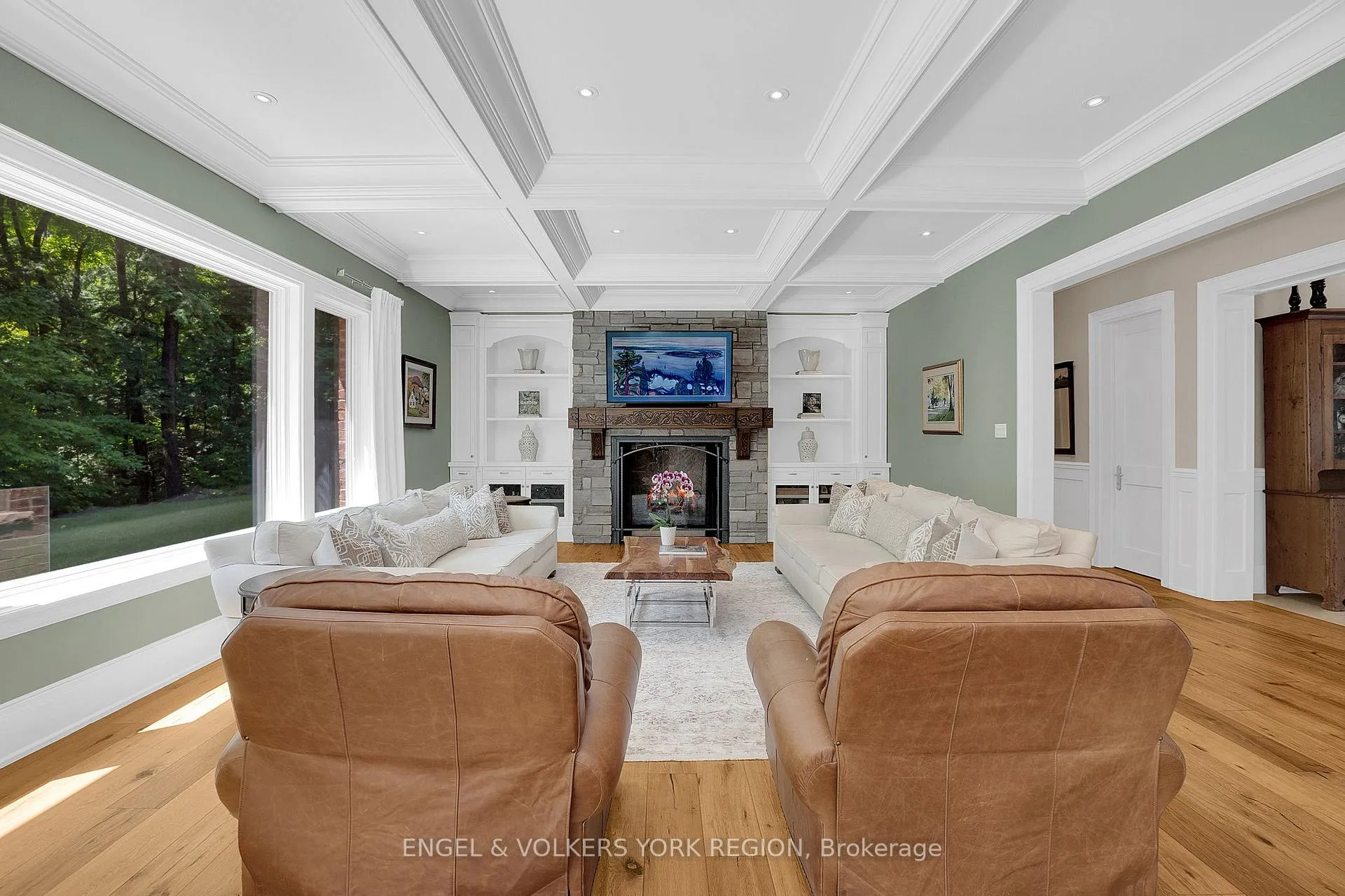 Photo 9 of 170 Kingscross Drive, King, King City — HOMEH