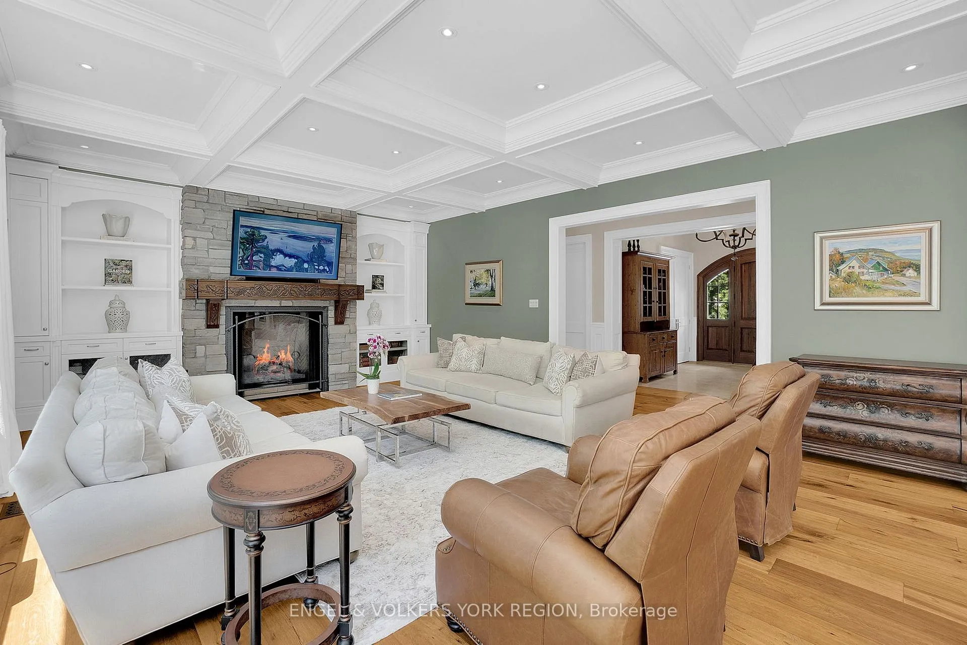 Photo 10 of 170 Kingscross Drive, King, King City — HOMEH