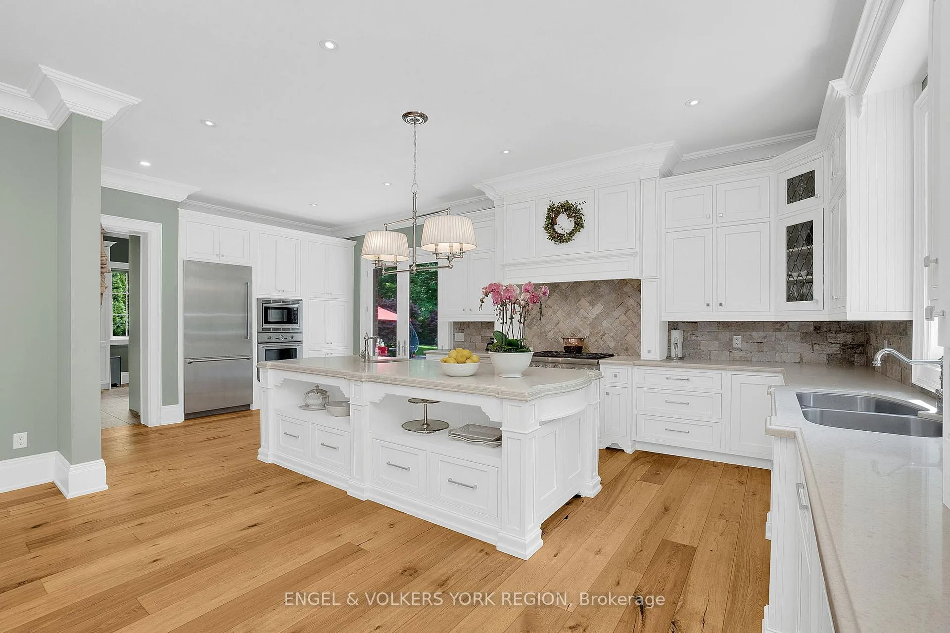 Photo 14 of 170 Kingscross Drive, King, King City — HOMEH