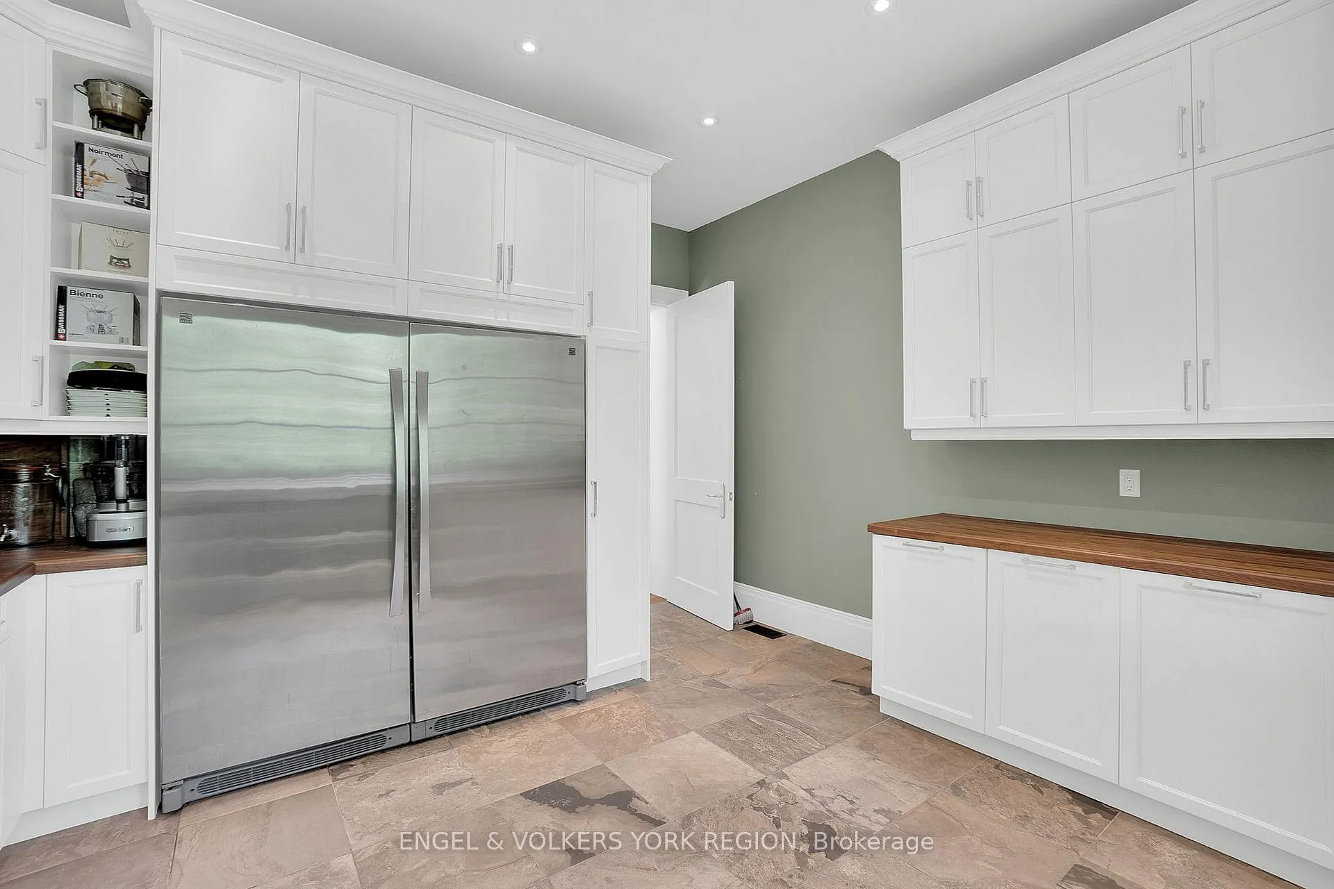 Photo 19 of 170 Kingscross Drive, King, King City — HOMEH