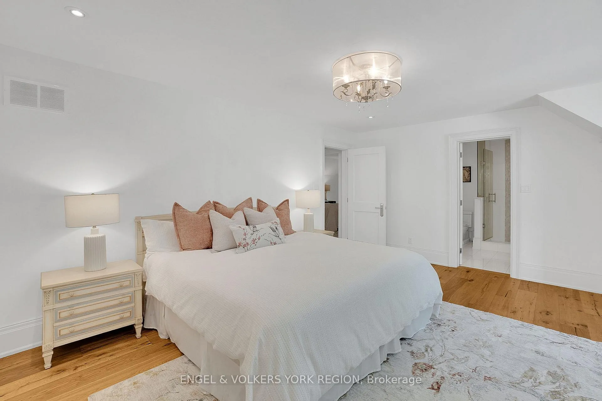 Photo 25 of 170 Kingscross Drive, King, King City — HOMEH