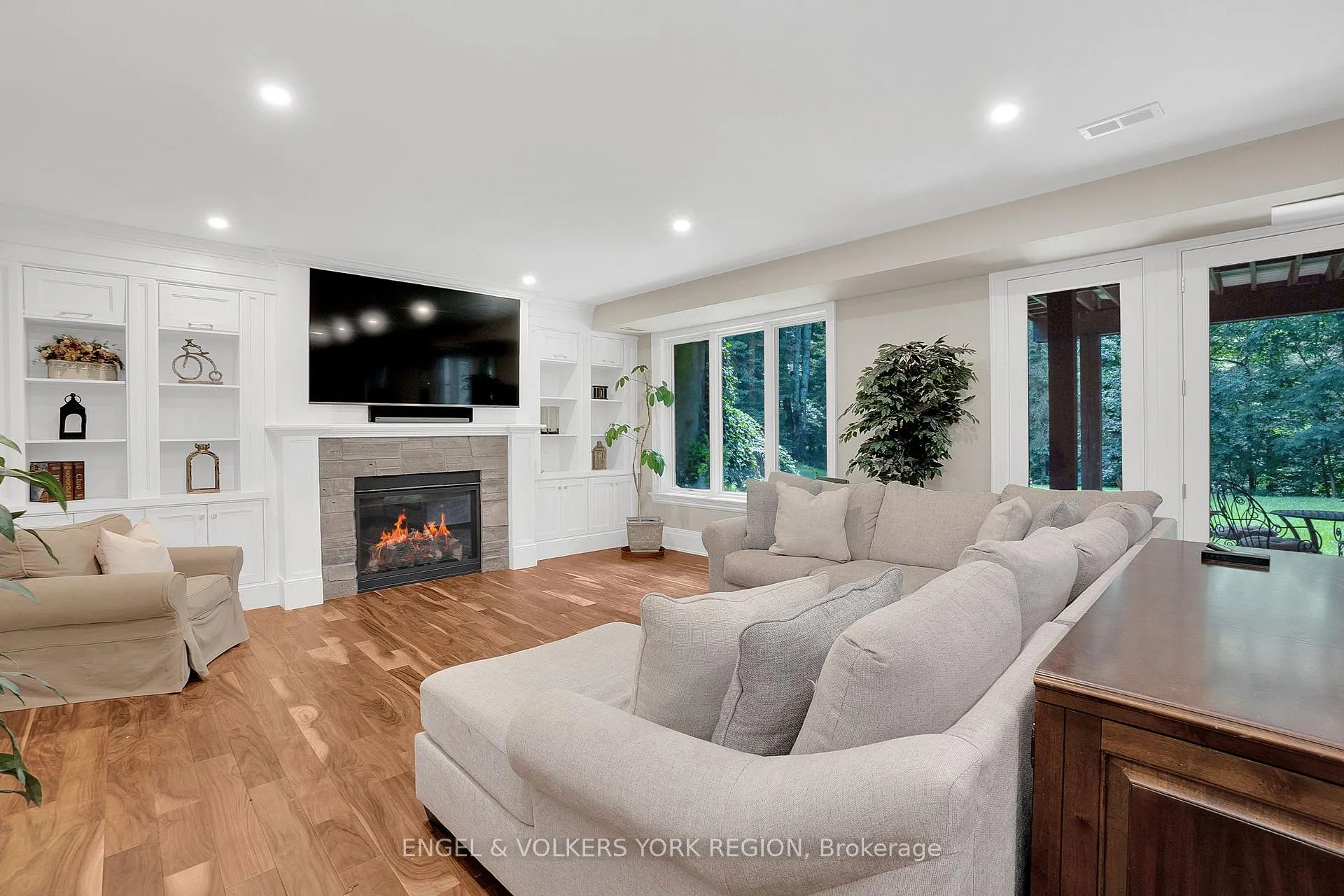 Photo 30 of 170 Kingscross Drive, King, King City — HOMEH