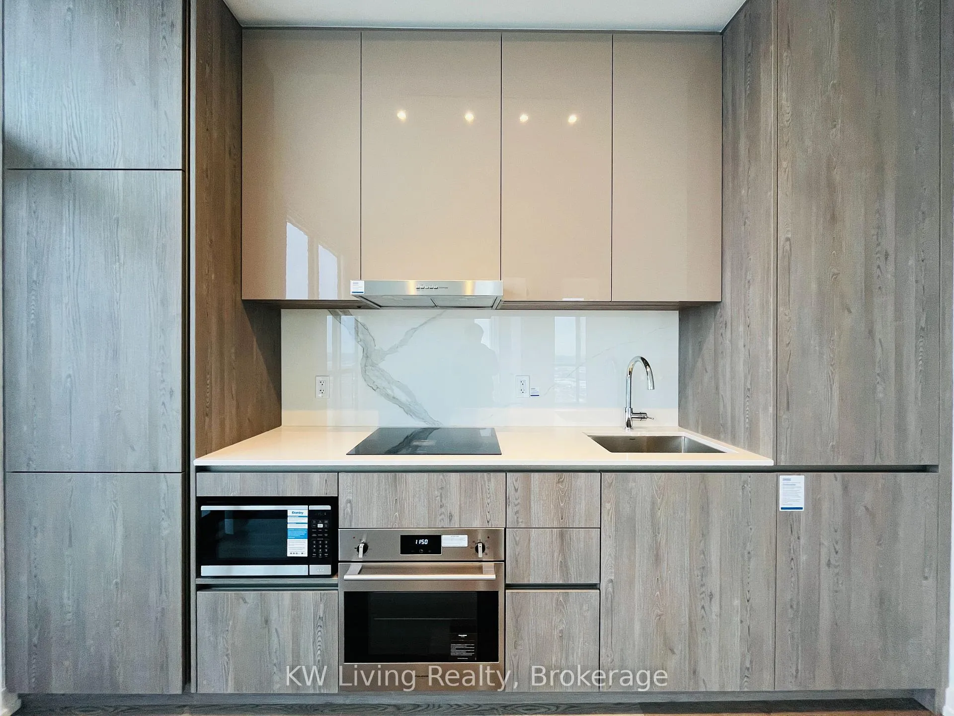 Photo 4 of Unit 3705, 8 Interchange Way, Vaughan, Vaughan Corporate Centre — HOMEH