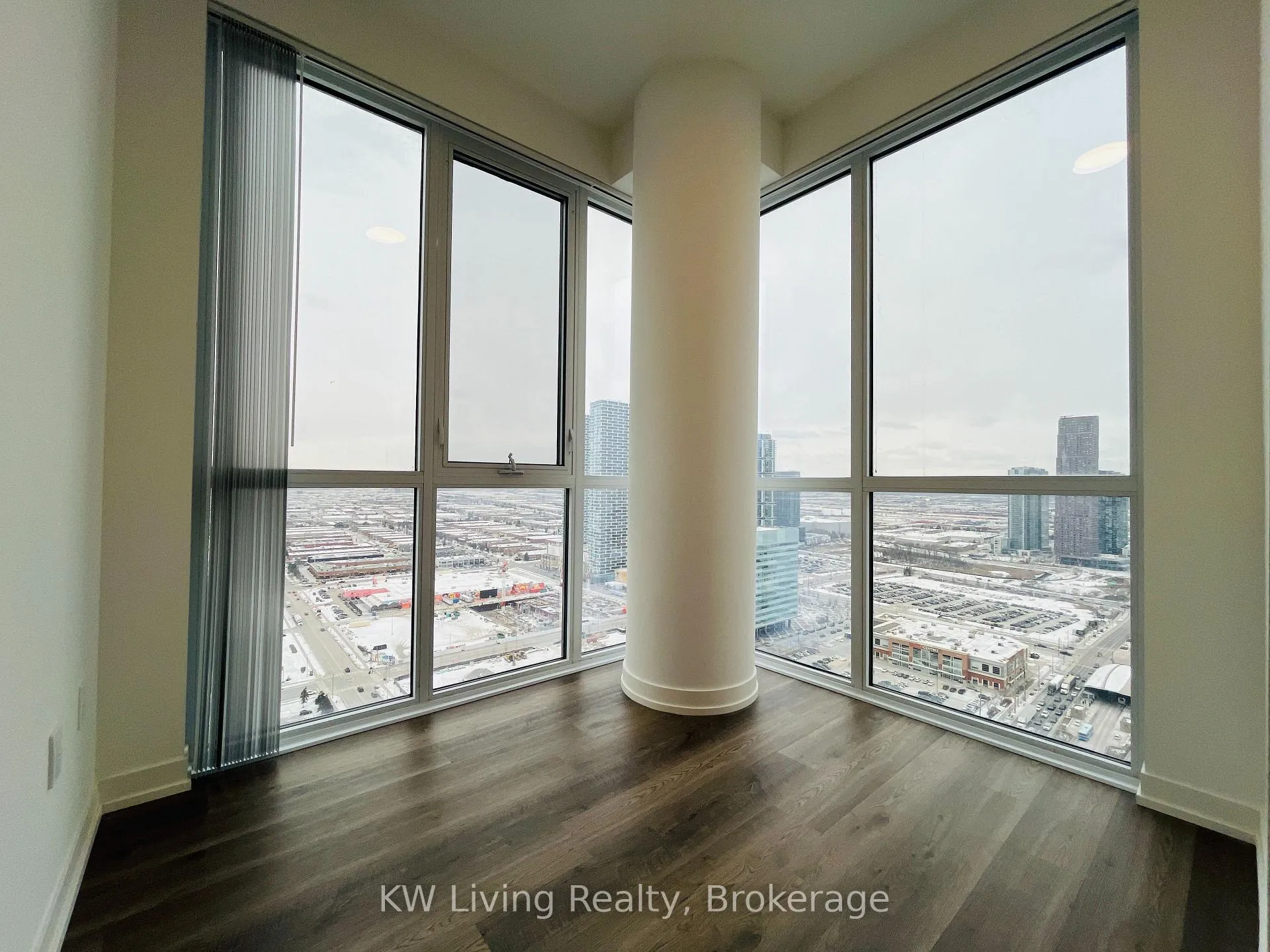 Photo 5 of Unit 3705, 8 Interchange Way, Vaughan, Vaughan Corporate Centre — HOMEH