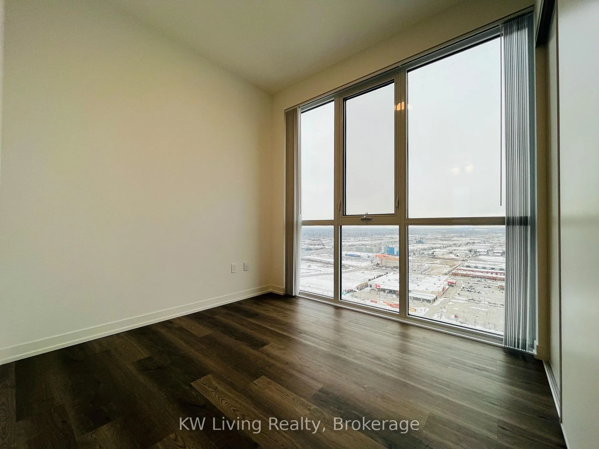 Photo 6 of Unit 3705, 8 Interchange Way, Vaughan, Vaughan Corporate Centre — HOMEH
