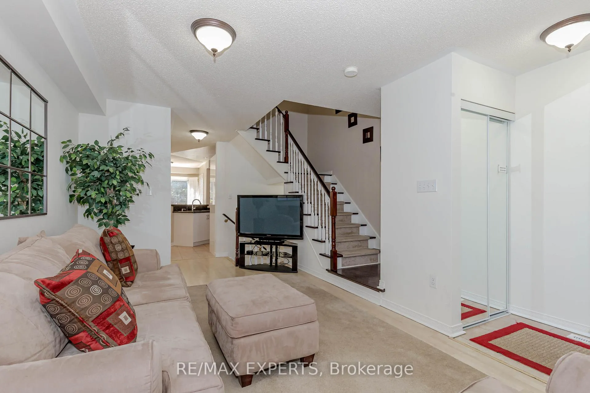 Photo 6 of 146 Laurelhurst Crescent, Vaughan, Vellore Village — HOMEH