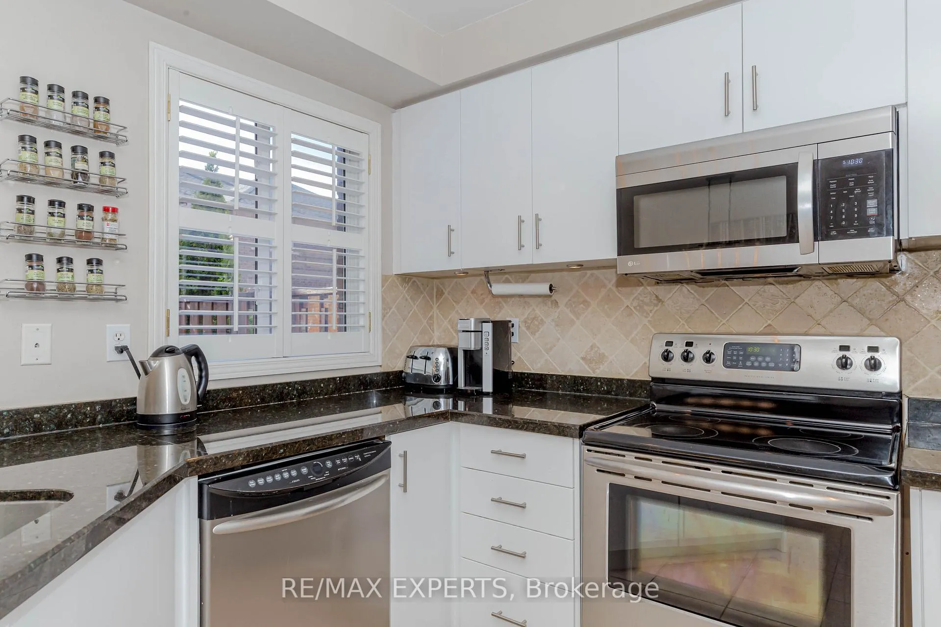 Photo 14 of 146 Laurelhurst Crescent, Vaughan, Vellore Village — HOMEH