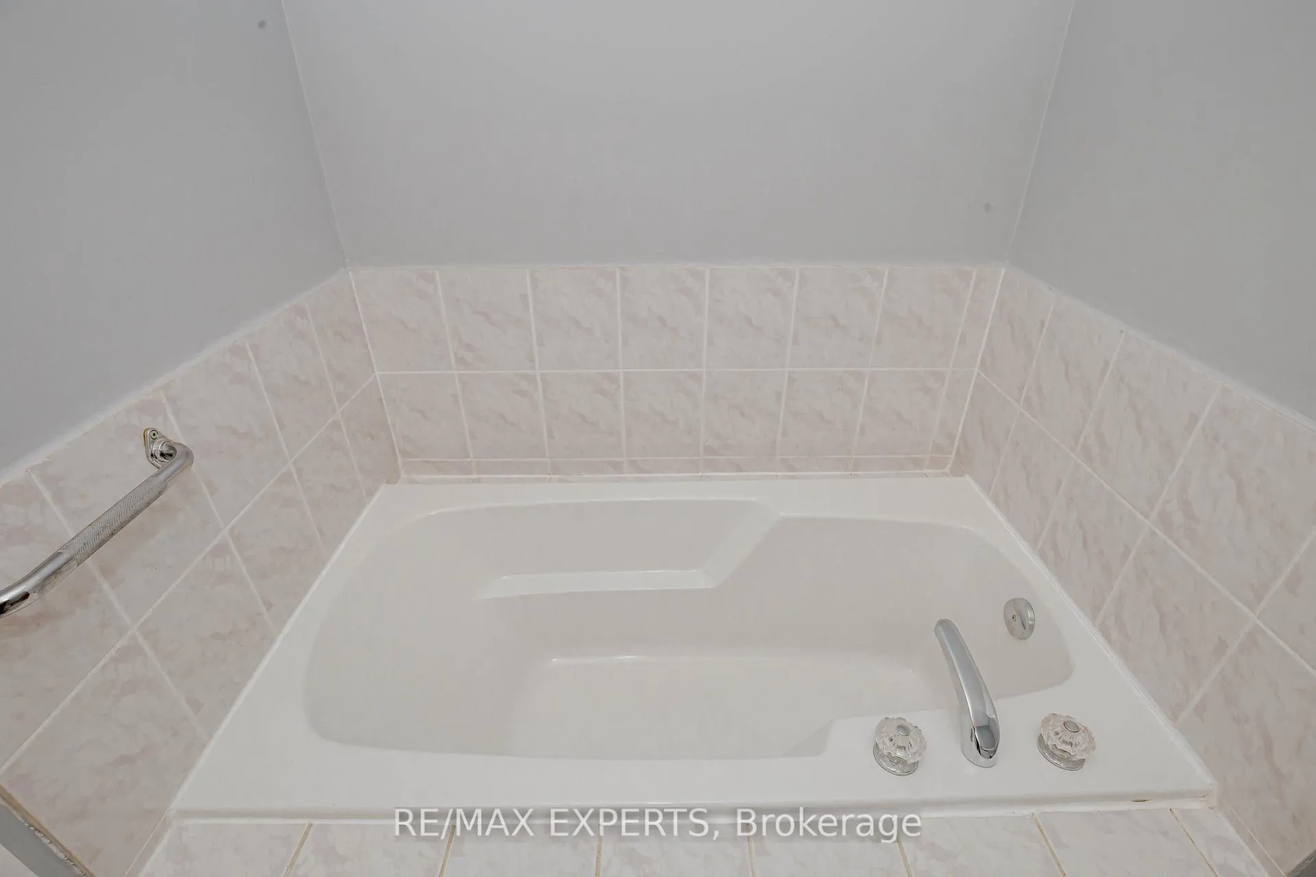 Photo 21 of 146 Laurelhurst Crescent, Vaughan, Vellore Village — HOMEH