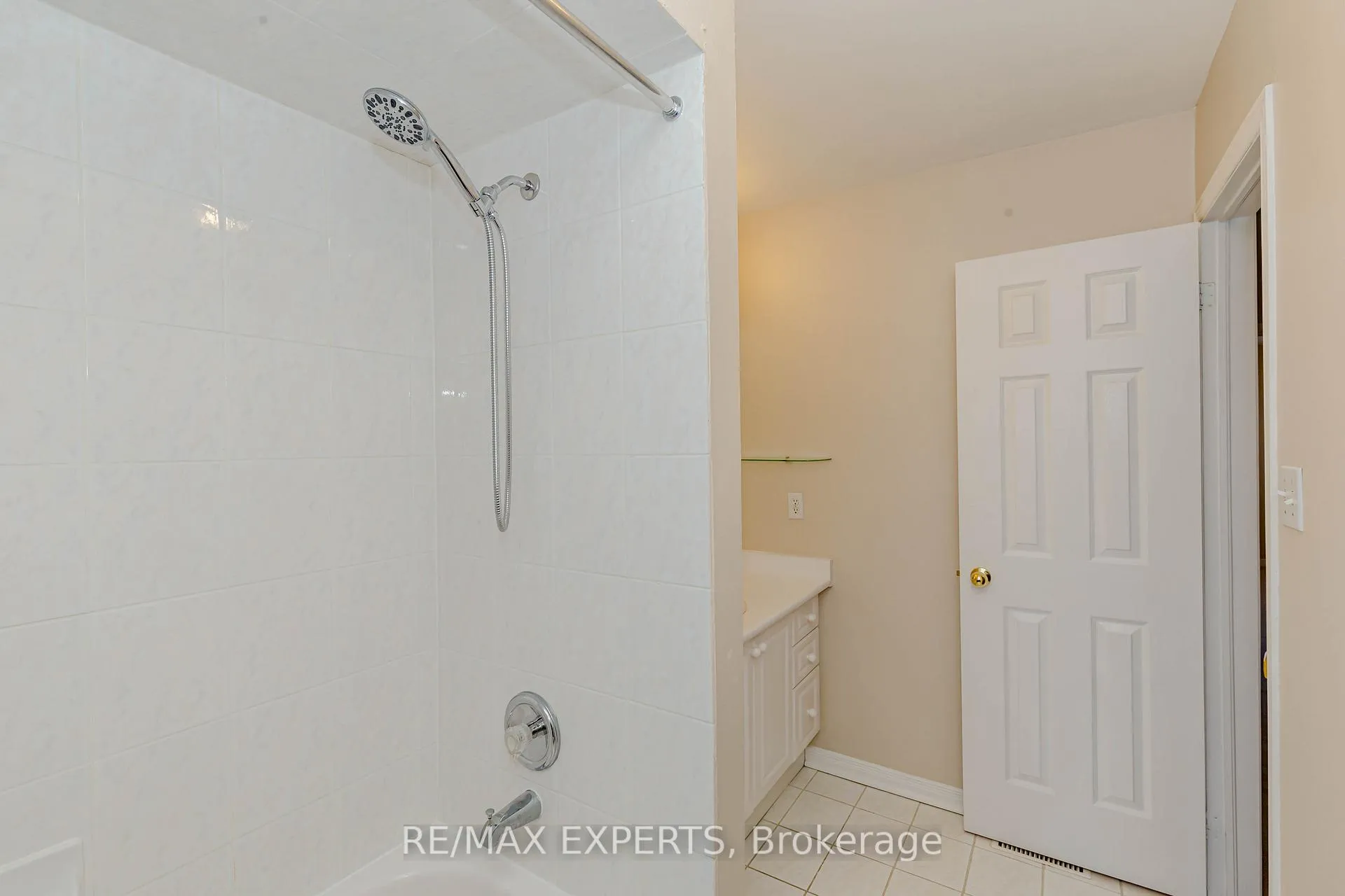 Photo 25 of 146 Laurelhurst Crescent, Vaughan, Vellore Village — HOMEH