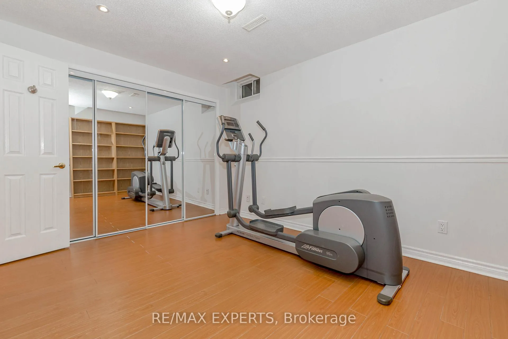 Photo 32 of 146 Laurelhurst Crescent, Vaughan, Vellore Village — HOMEH