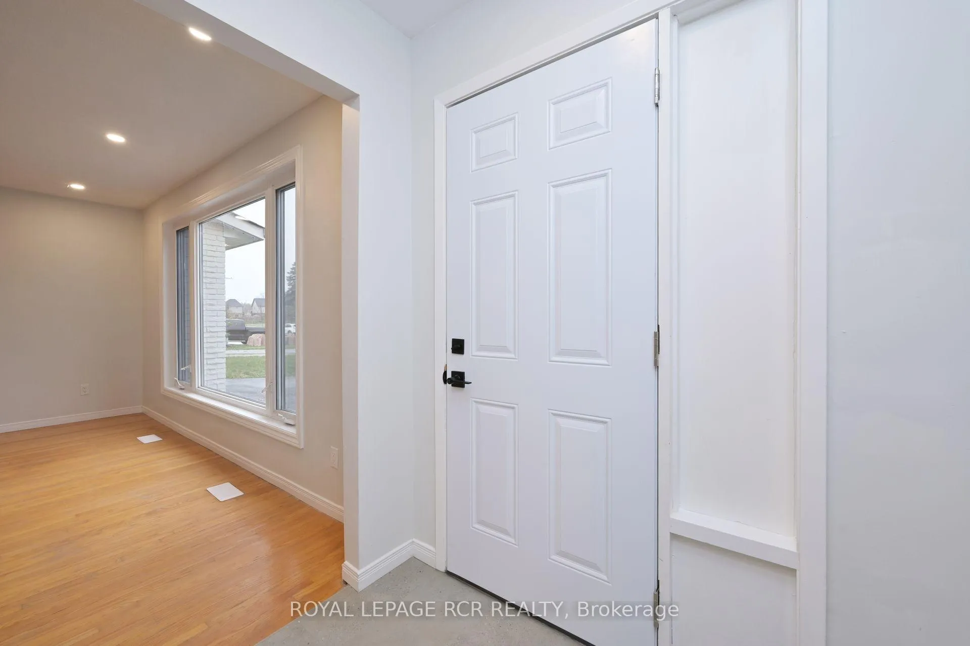Photo 4 of 15 McKeown Street, New Tecumseth, Beeton — HOMEH