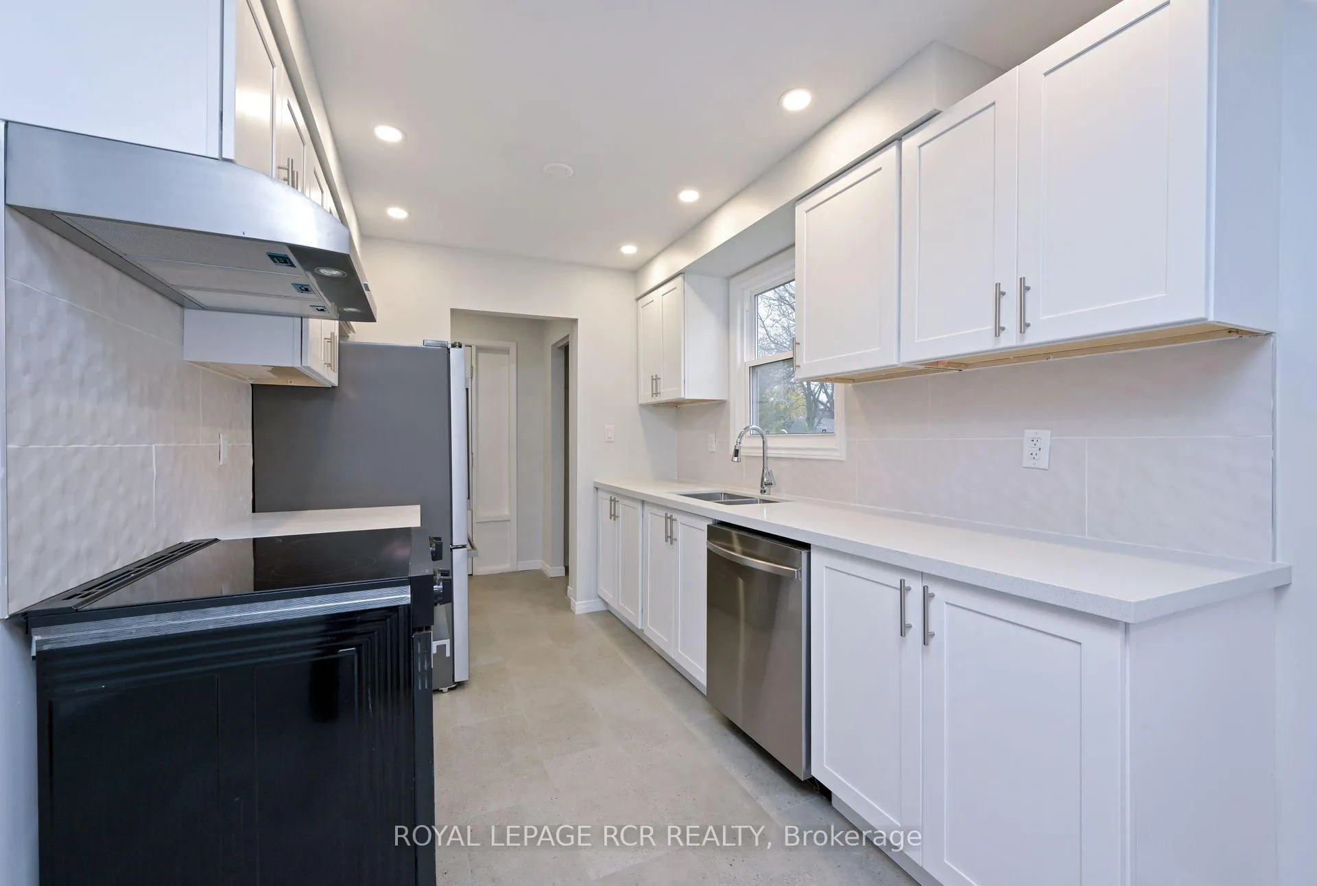 Photo 7 of 15 McKeown Street, New Tecumseth, Beeton — HOMEH