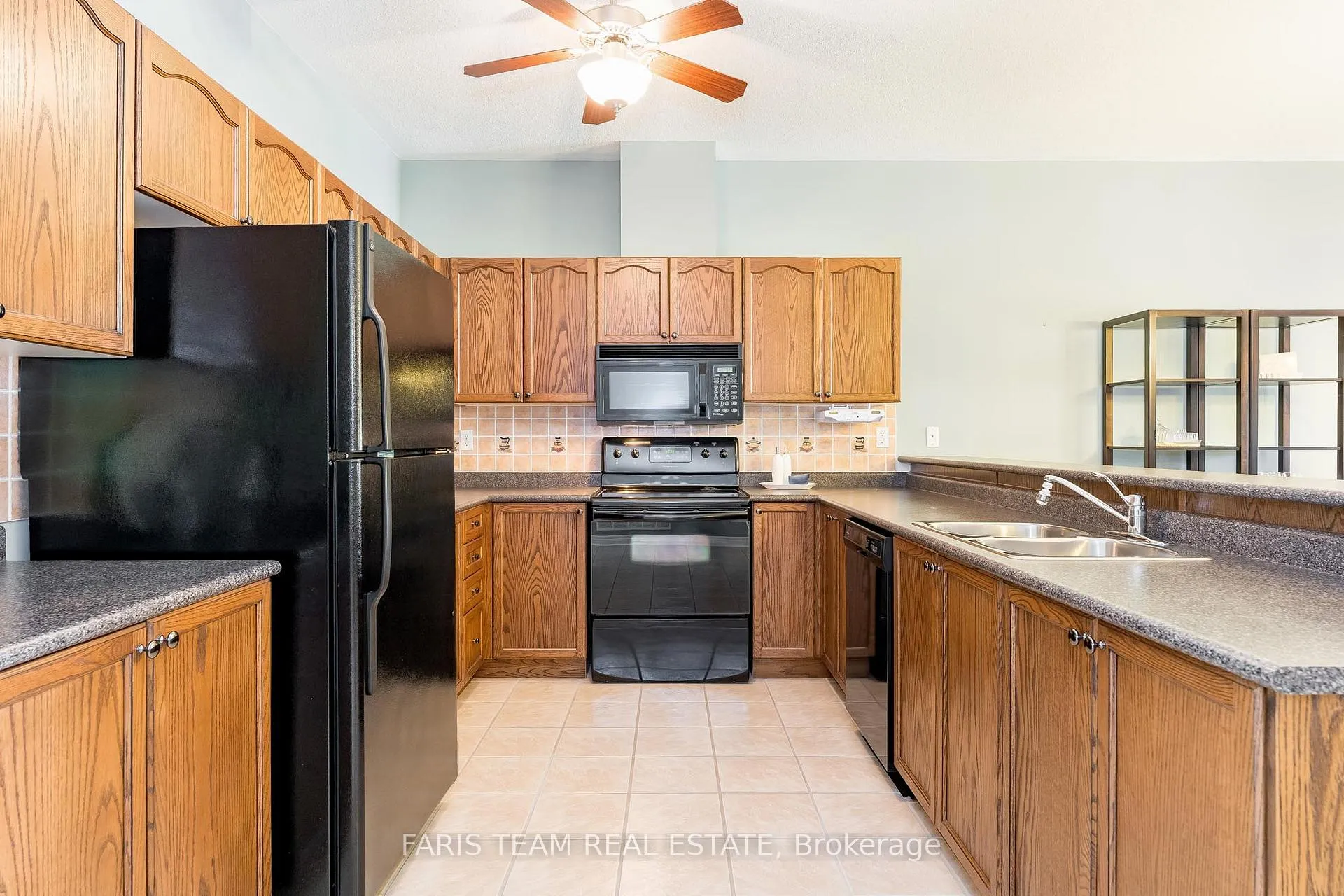 Photo 5 of 33 Royal Beech Drive, Wasaga Beach — HOMEH