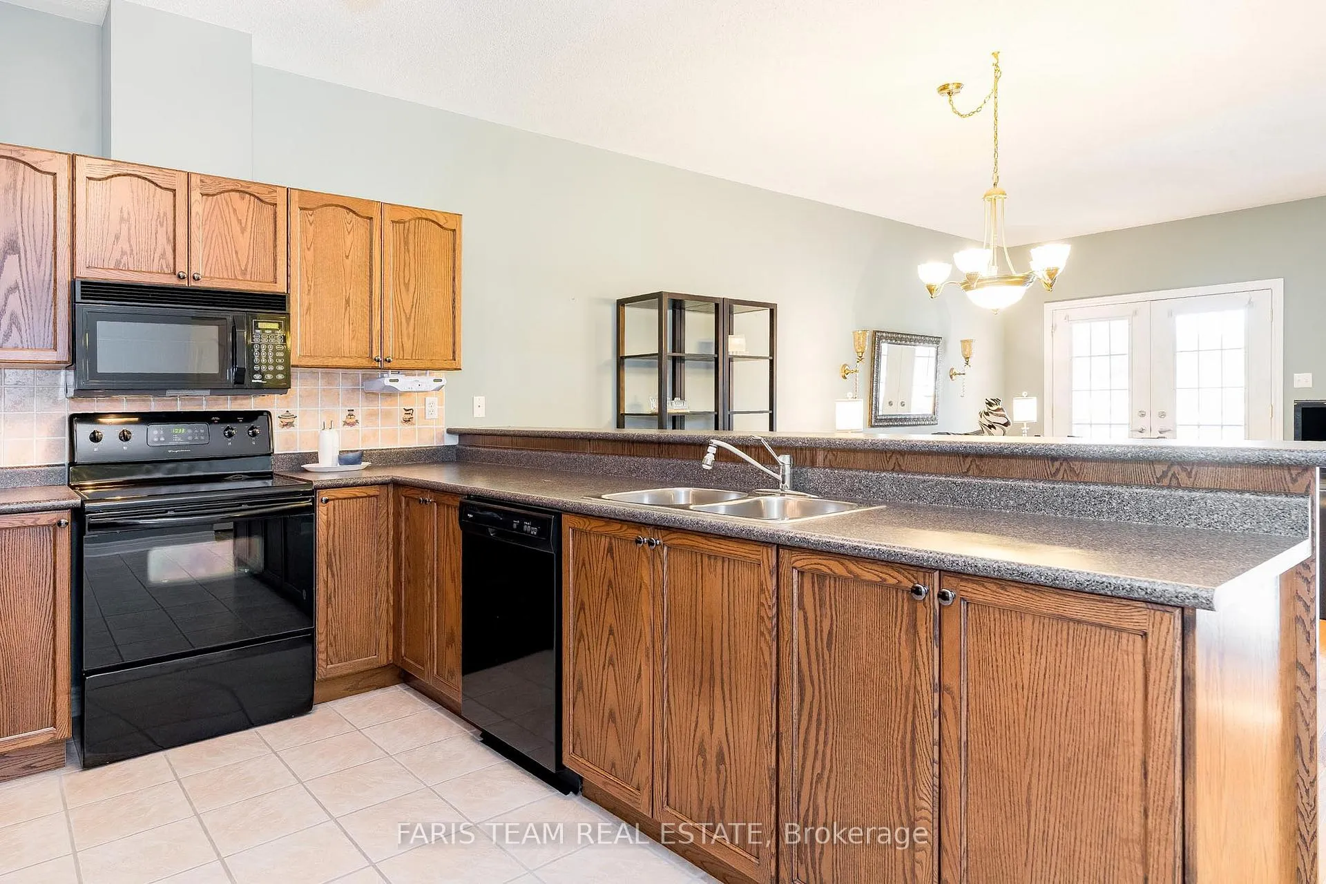 Photo 6 of 33 Royal Beech Drive, Wasaga Beach — HOMEH
