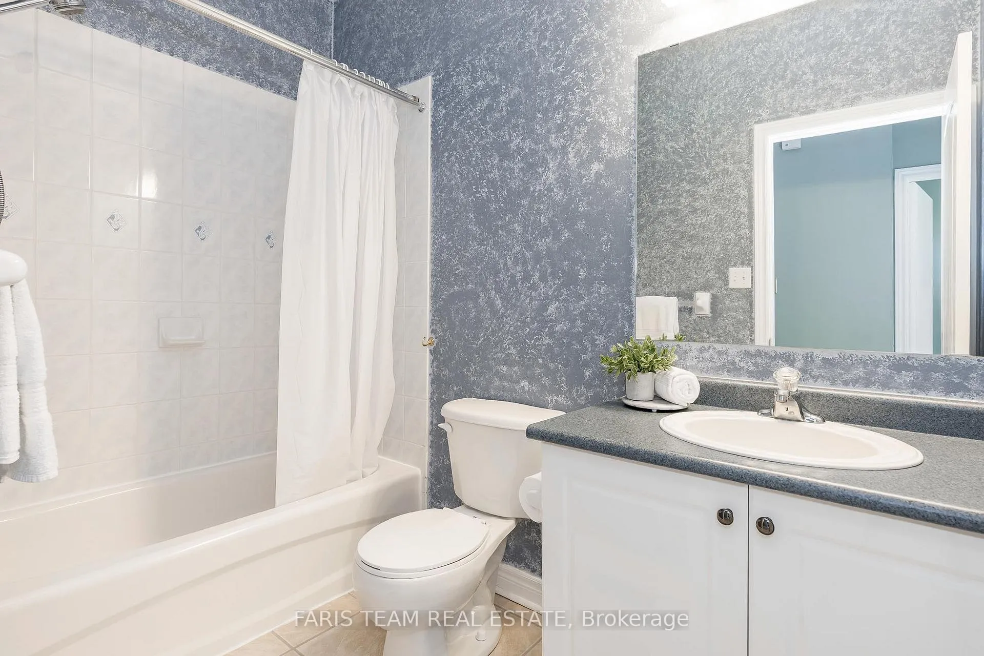 Photo 9 of 33 Royal Beech Drive, Wasaga Beach — HOMEH
