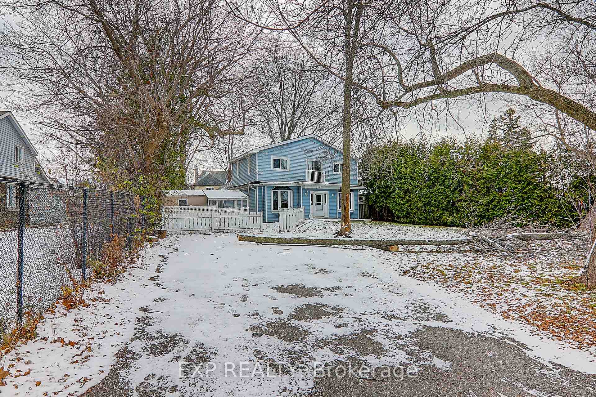 Photo 2 of 433 Lake Drive E, Georgina, Historic Lakeshore Communities — HOMEH