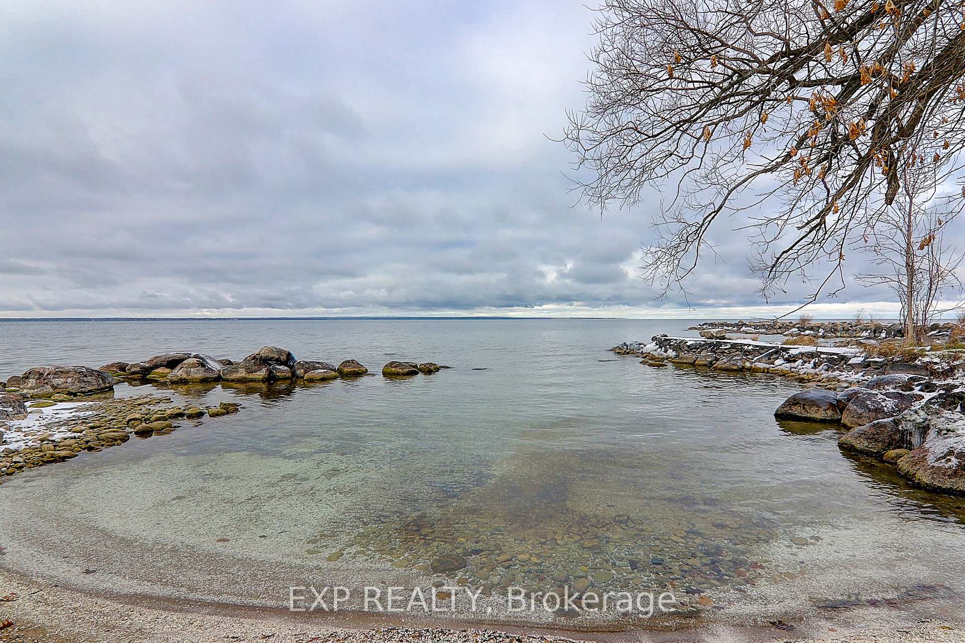 Photo 4 of 433 Lake Drive E, Georgina, Historic Lakeshore Communities — HOMEH