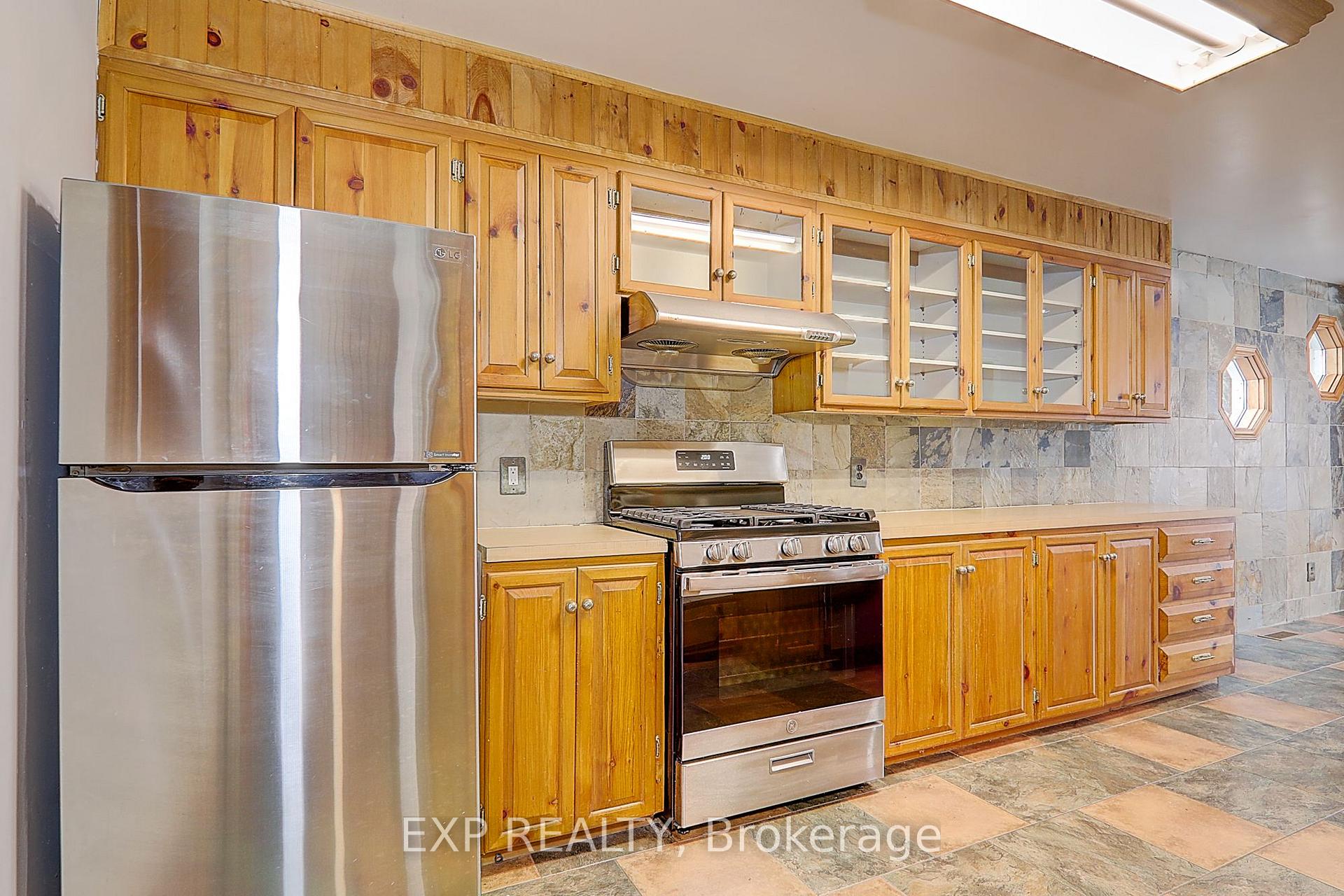 Photo 7 of 433 Lake Drive E, Georgina, Historic Lakeshore Communities — HOMEH