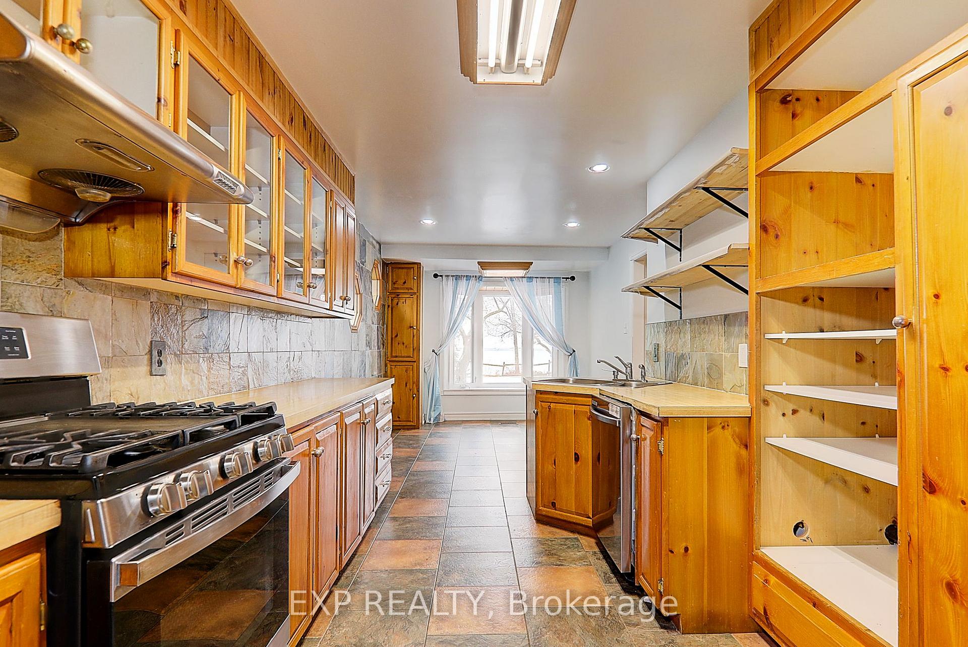 Photo 8 of 433 Lake Drive E, Georgina, Historic Lakeshore Communities — HOMEH