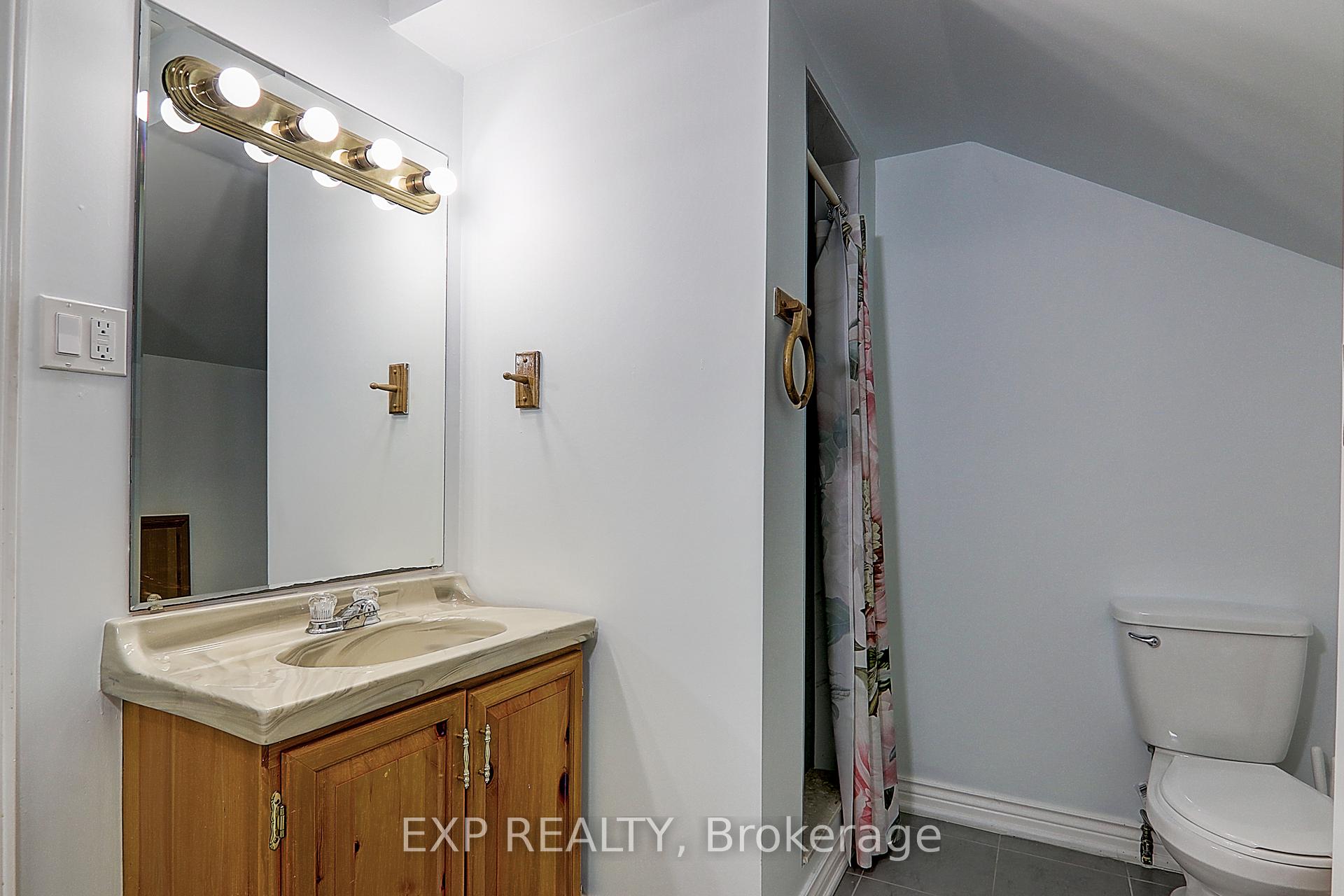 Photo 10 of 433 Lake Drive E, Georgina, Historic Lakeshore Communities — HOMEH