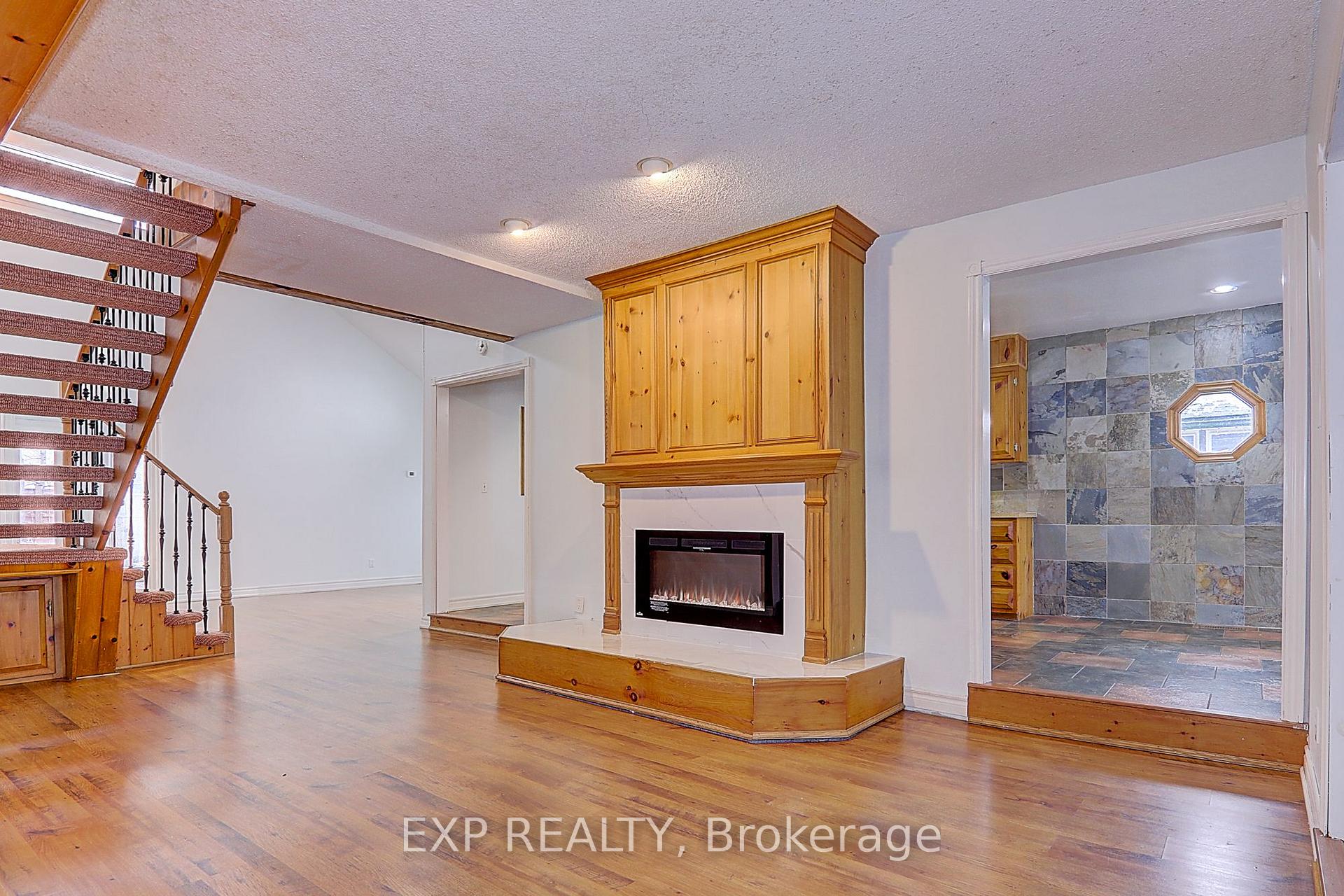 Photo 12 of 433 Lake Drive E, Georgina, Historic Lakeshore Communities — HOMEH