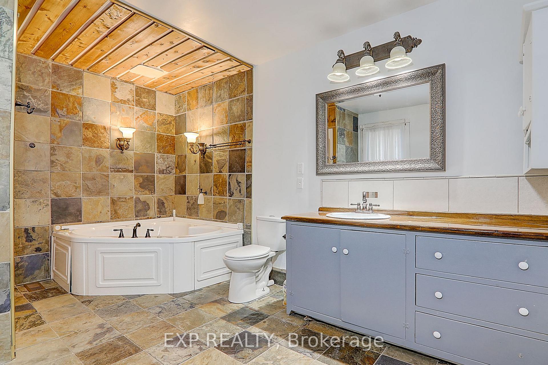 Photo 20 of 433 Lake Drive E, Georgina, Historic Lakeshore Communities — HOMEH
