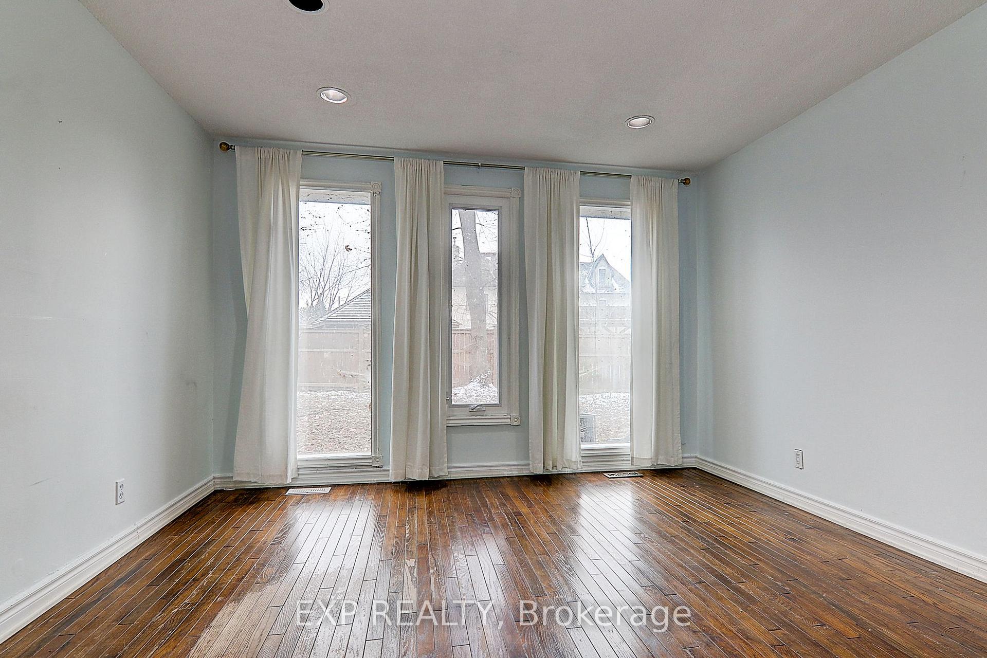Photo 24 of 433 Lake Drive E, Georgina, Historic Lakeshore Communities — HOMEH